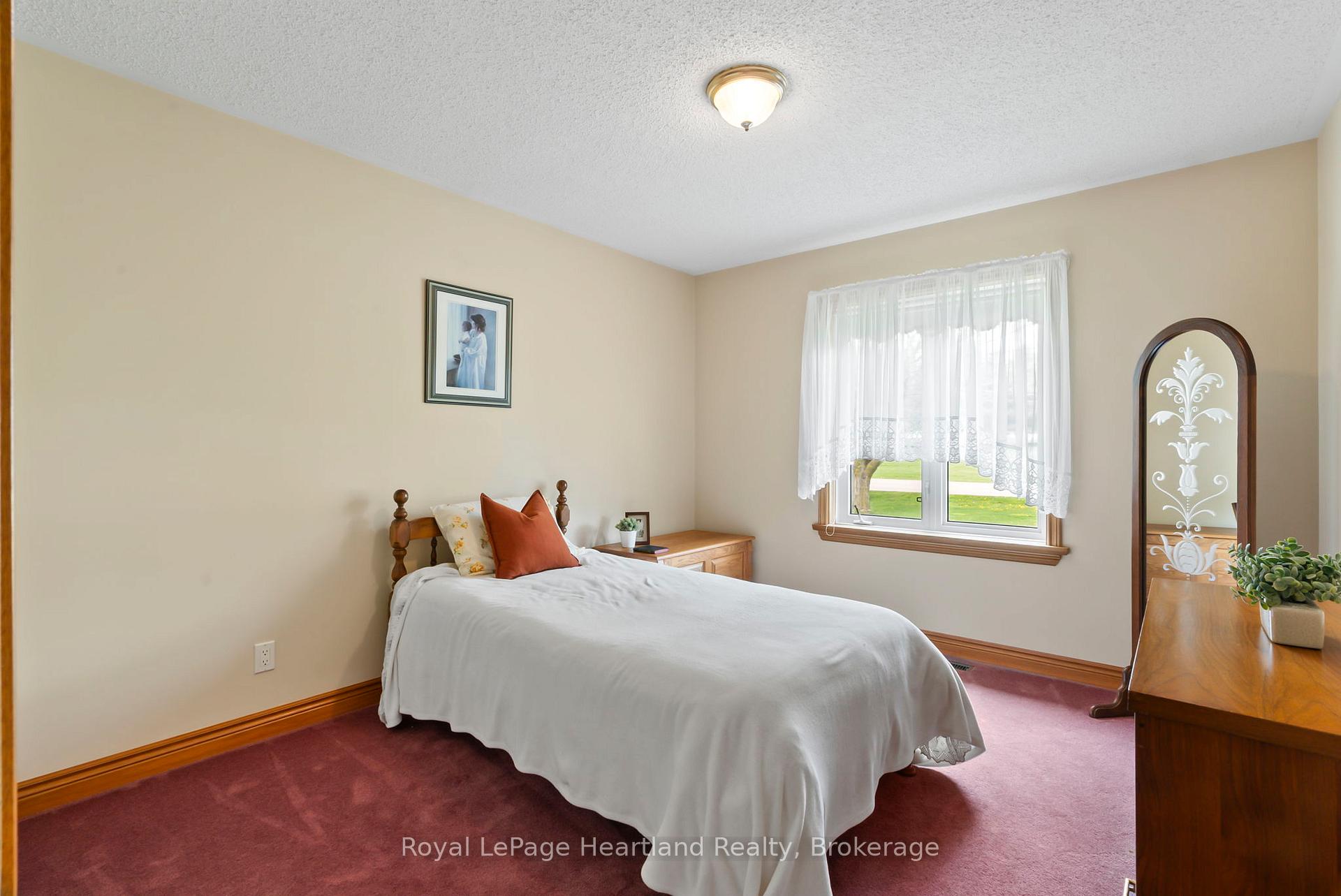Photo 23 of 73 Allan Street W, Minto — HOMEH