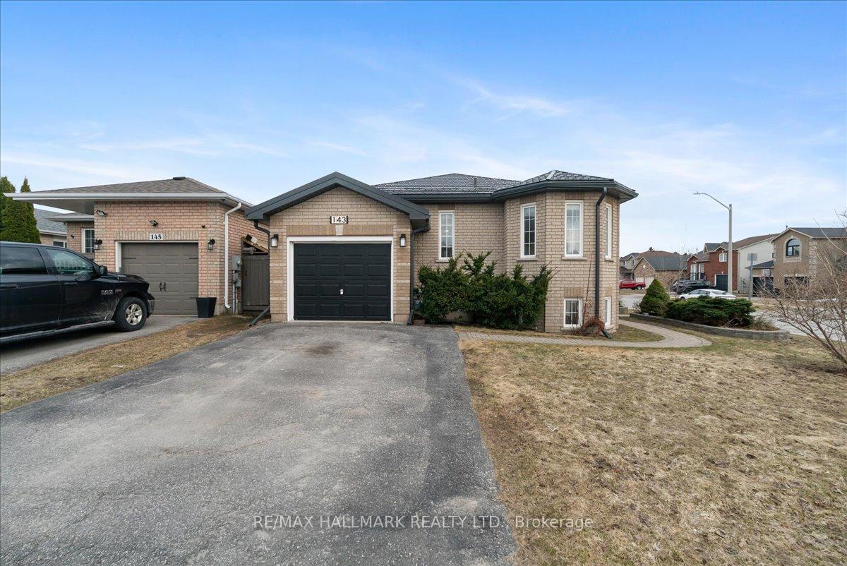 Photo 2 of 143 Hanmer Street E, Barrie, East Bayfield — HOMEH
