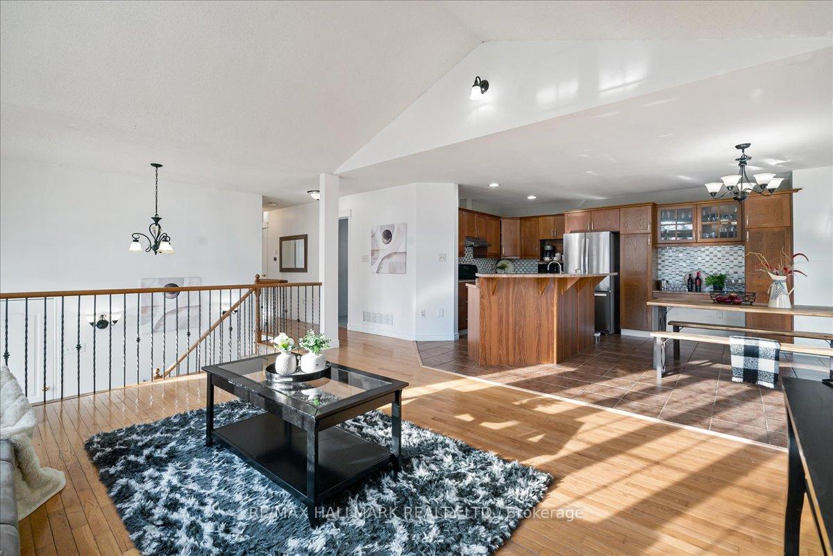 Photo 8 of 143 Hanmer Street E, Barrie, East Bayfield — HOMEH