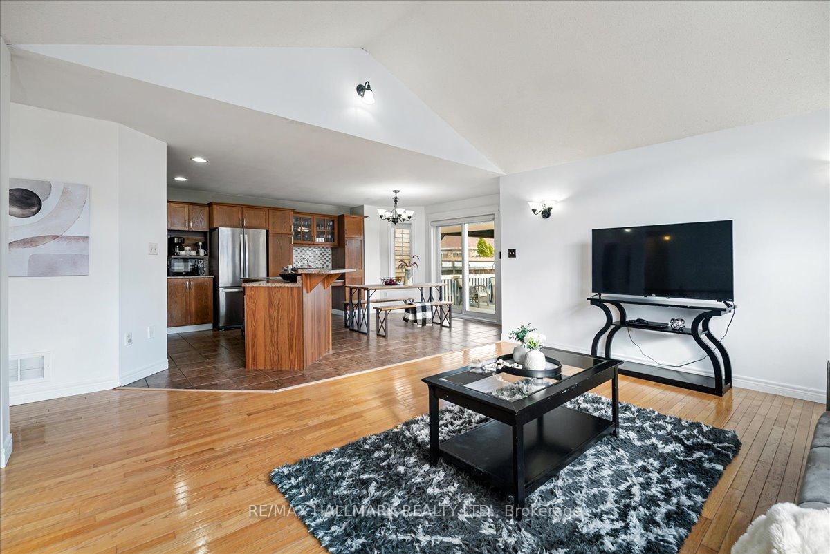 Photo 14 of 143 Hanmer Street E, Barrie, East Bayfield — HOMEH
