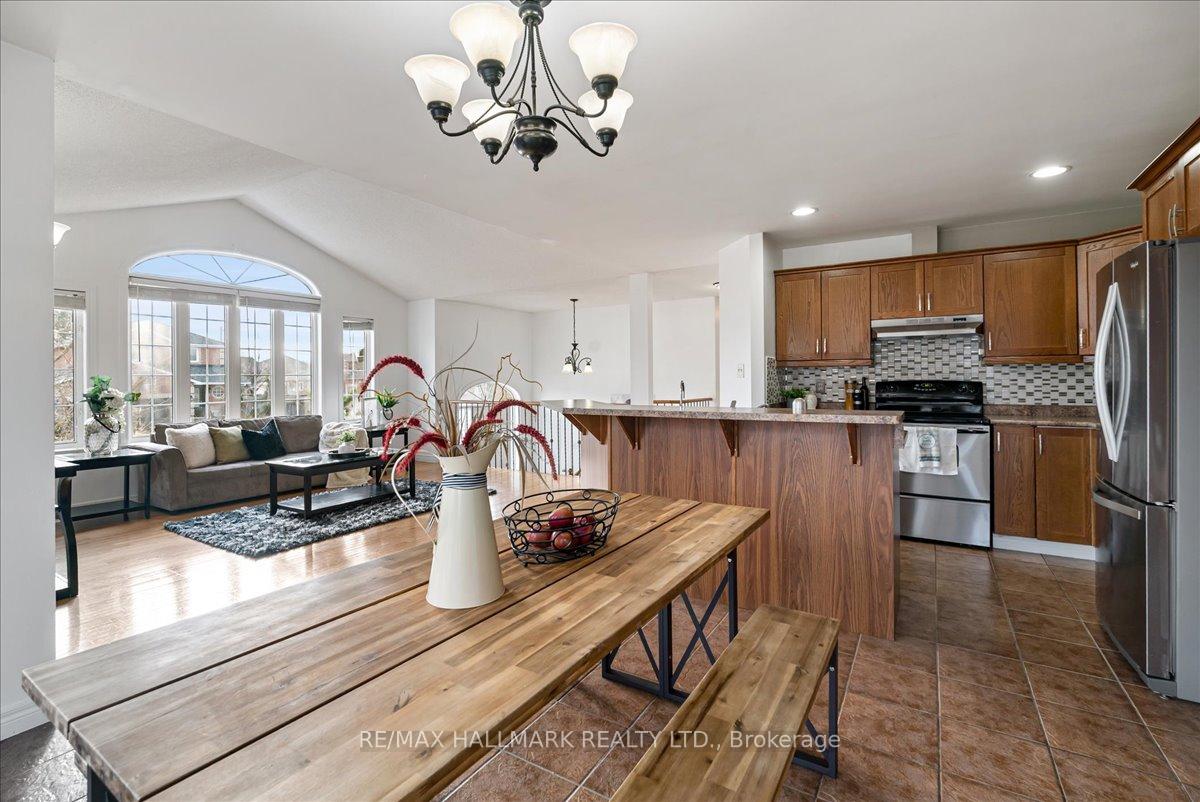 Photo 5 of 143 Hanmer Street E, Barrie, East Bayfield — HOMEH