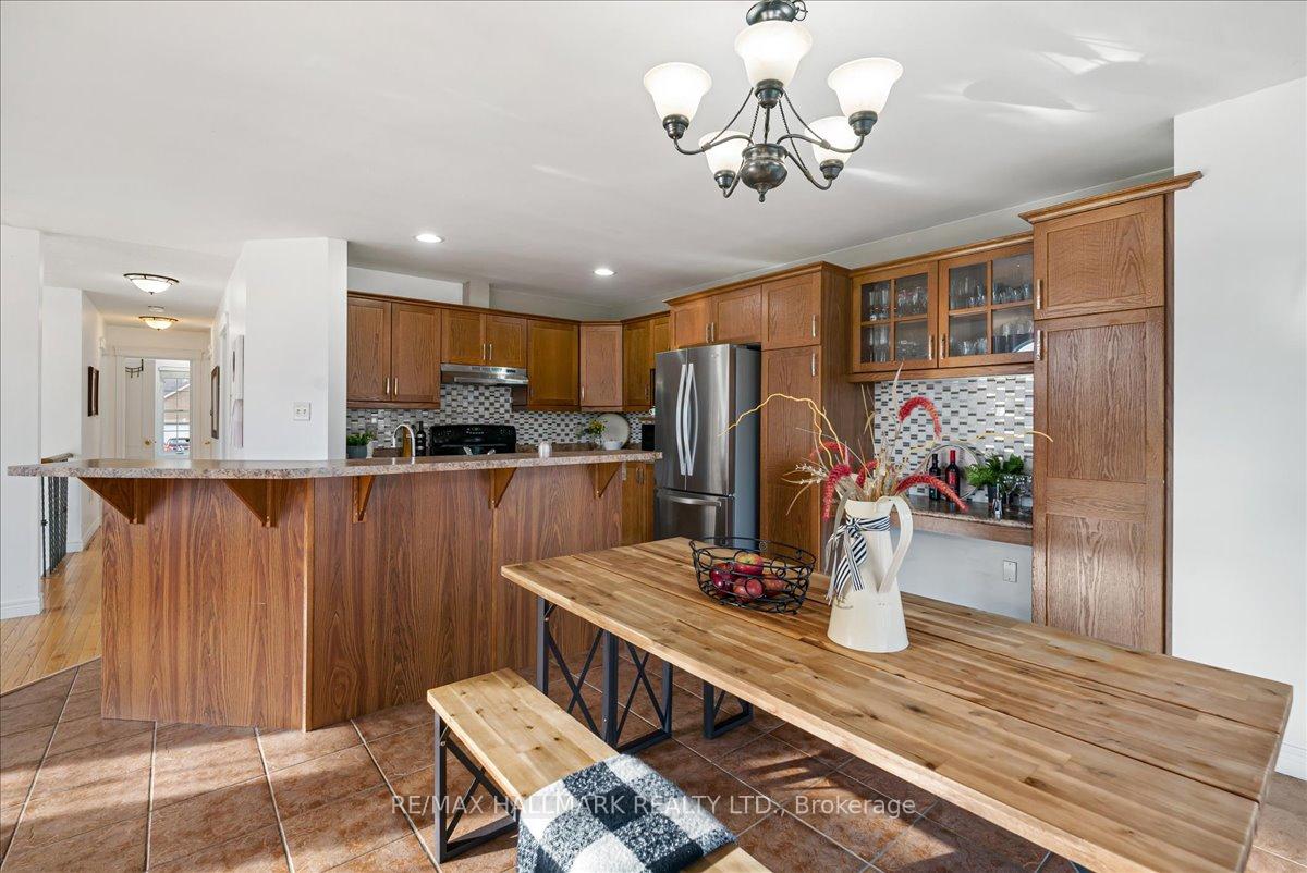 Photo 9 of 143 Hanmer Street E, Barrie, East Bayfield — HOMEH