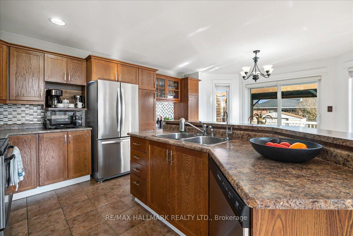 Photo 11 of 143 Hanmer Street E, Barrie, East Bayfield — HOMEH