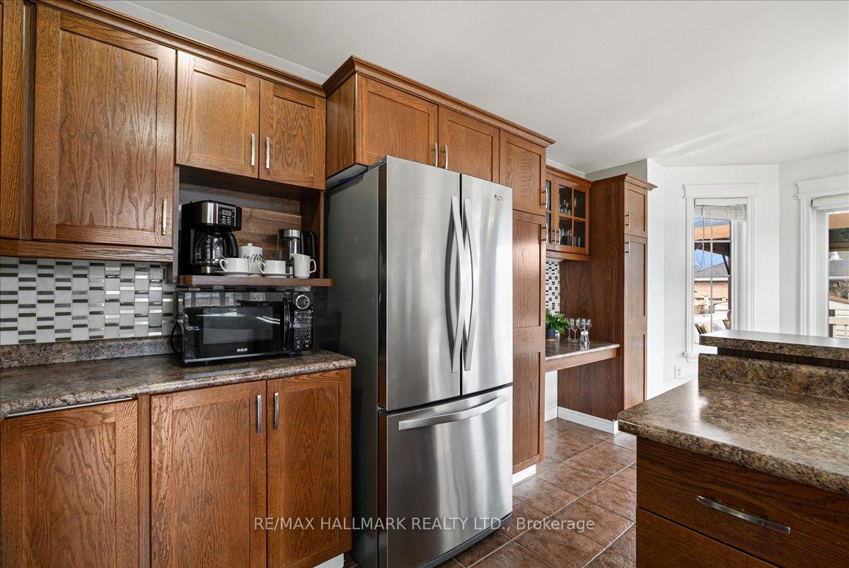 Photo 15 of 143 Hanmer Street E, Barrie, East Bayfield — HOMEH