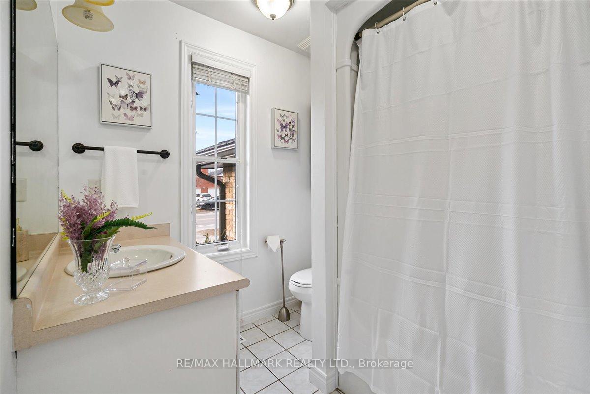 Photo 23 of 143 Hanmer Street E, Barrie, East Bayfield — HOMEH