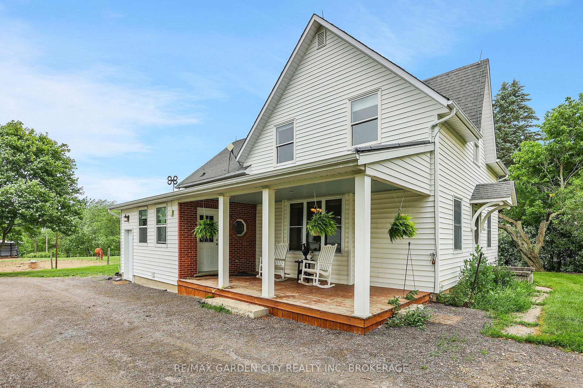 Photo 1 of 2460 Effingham Street, Pelham, North Pelham — HOMEH