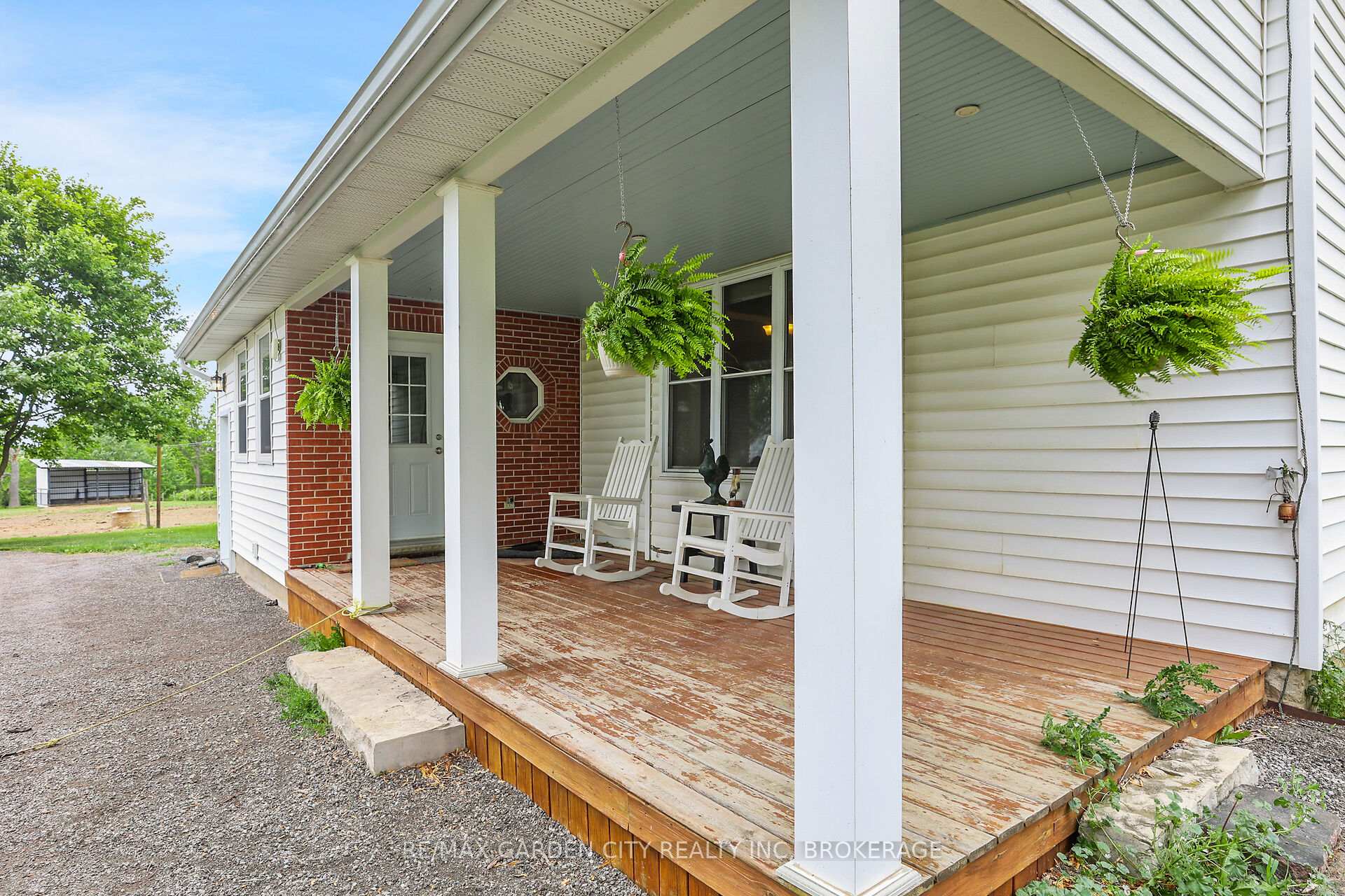 Photo 3 of 2460 Effingham Street, Pelham, North Pelham — HOMEH