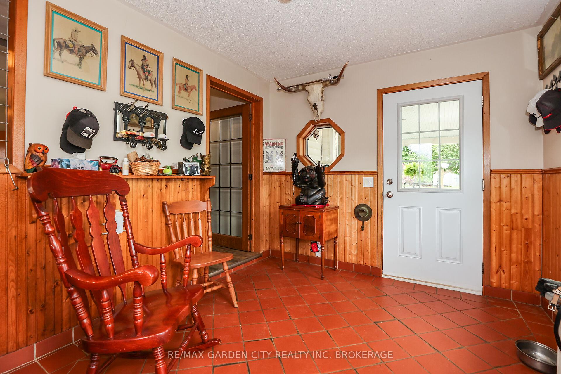 Photo 6 of 2460 Effingham Street, Pelham, North Pelham — HOMEH