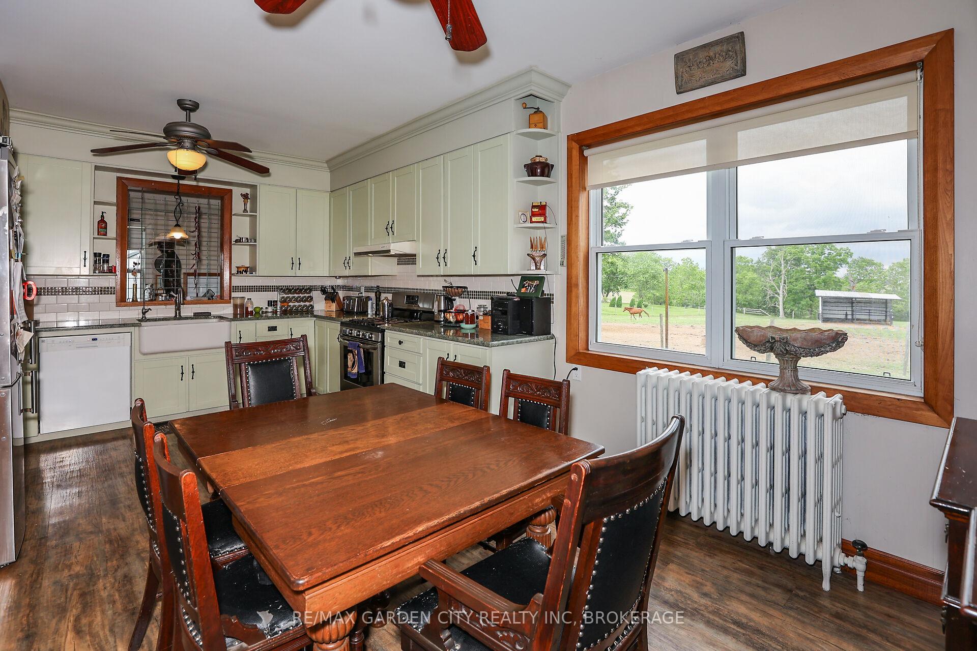Photo 5 of 2460 Effingham Street, Pelham, North Pelham — HOMEH