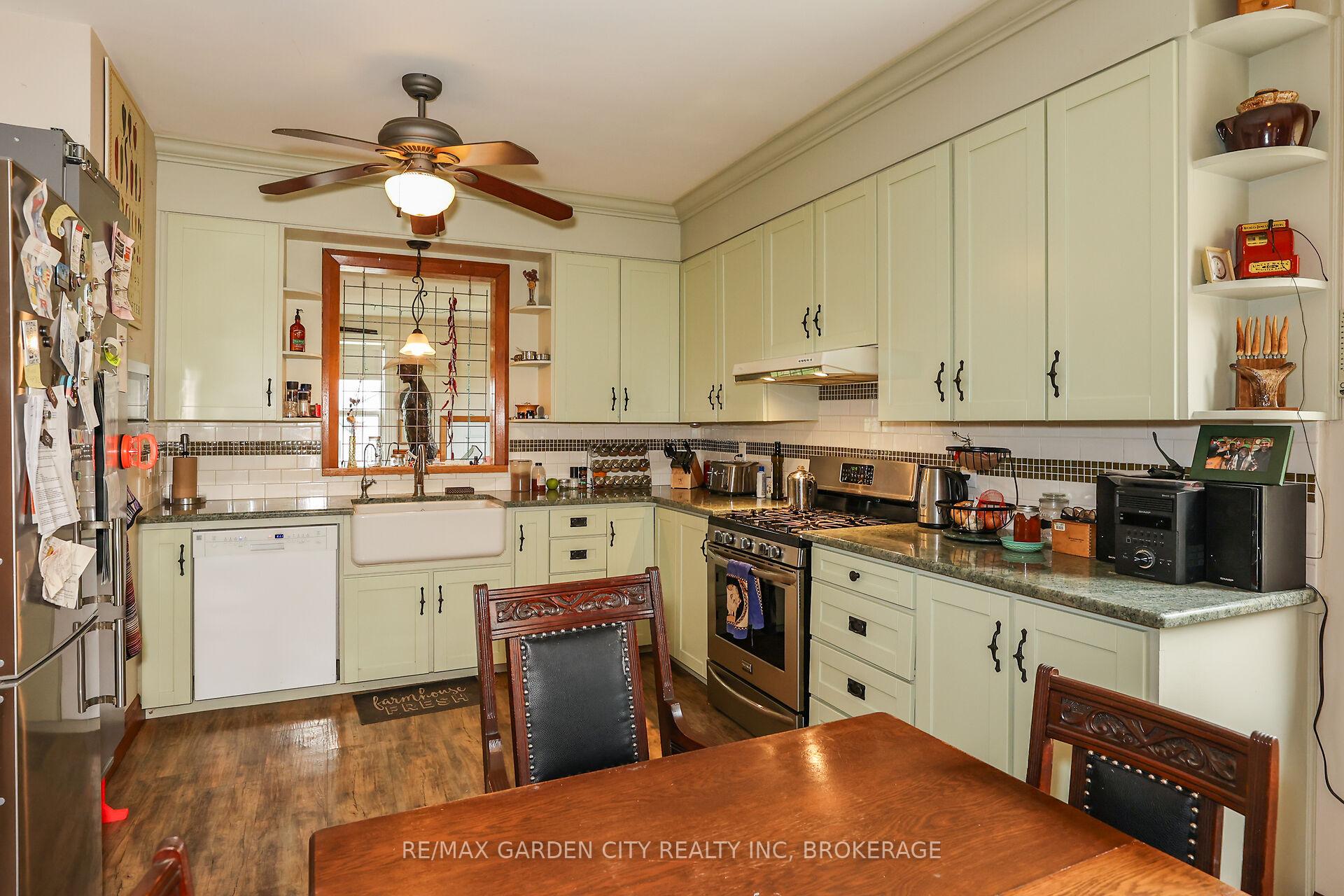 Photo 7 of 2460 Effingham Street, Pelham, North Pelham — HOMEH