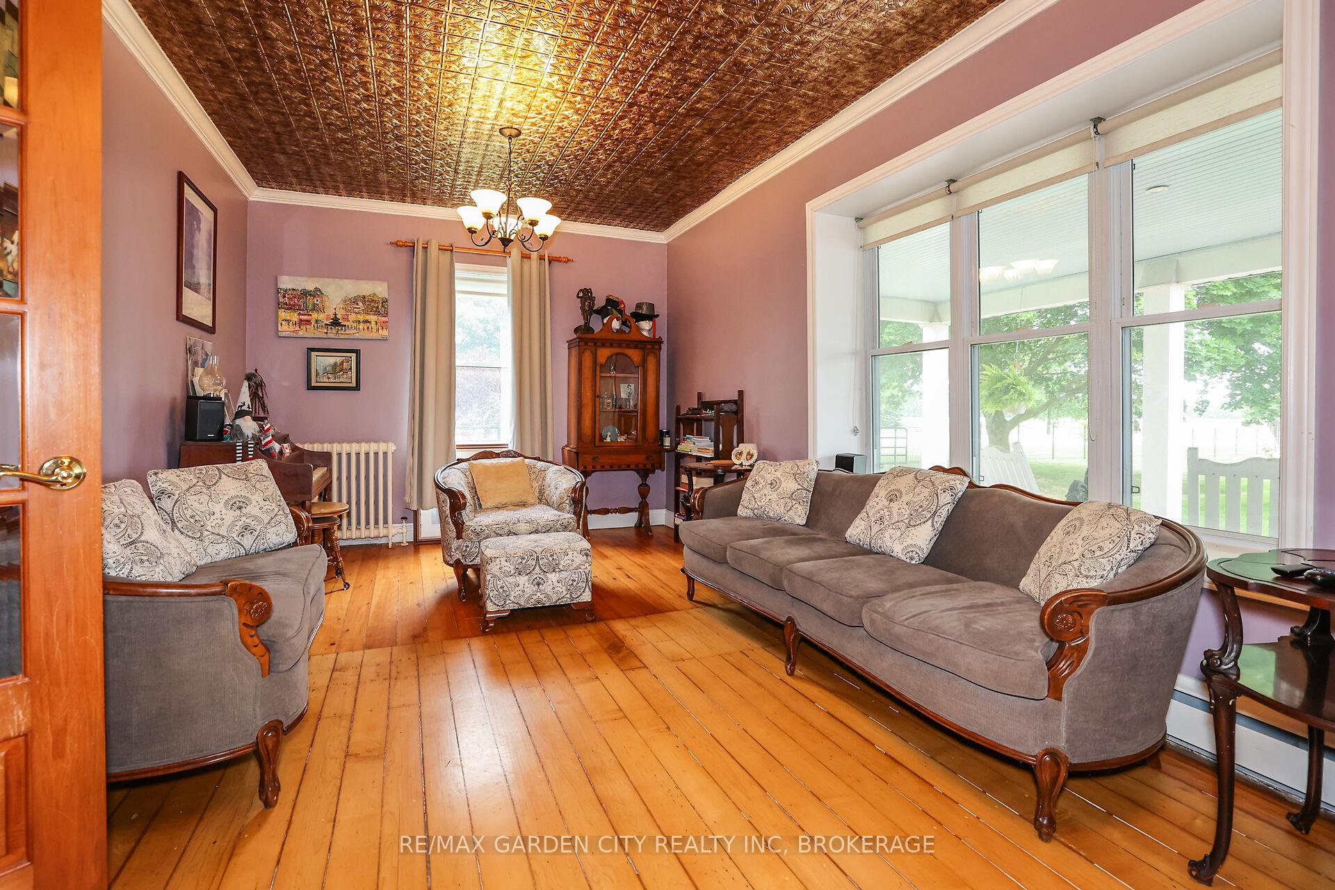 Photo 9 of 2460 Effingham Street, Pelham, North Pelham — HOMEH
