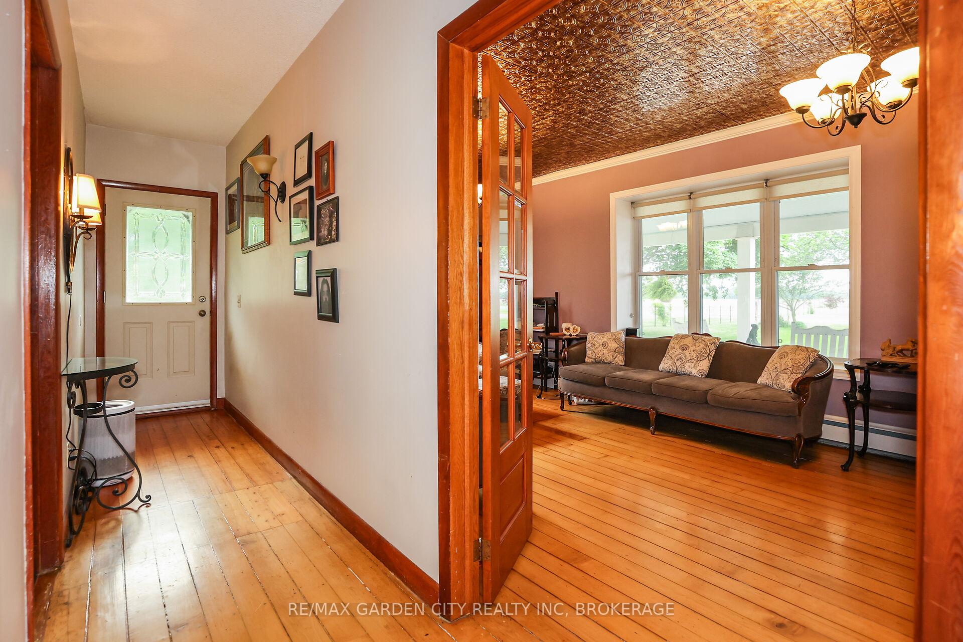 Photo 8 of 2460 Effingham Street, Pelham, North Pelham — HOMEH