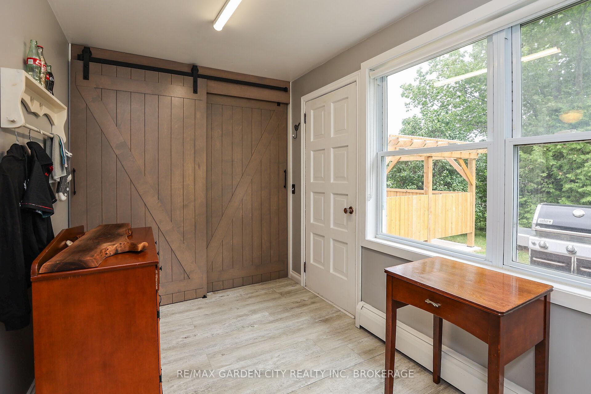 Photo 10 of 2460 Effingham Street, Pelham, North Pelham — HOMEH