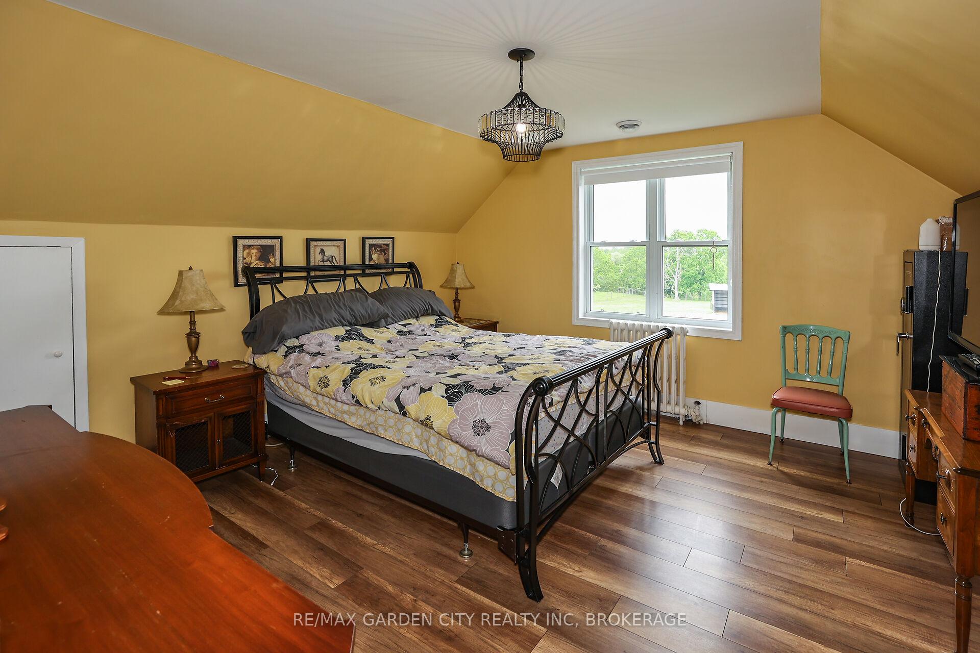 Photo 18 of 2460 Effingham Street, Pelham, North Pelham — HOMEH