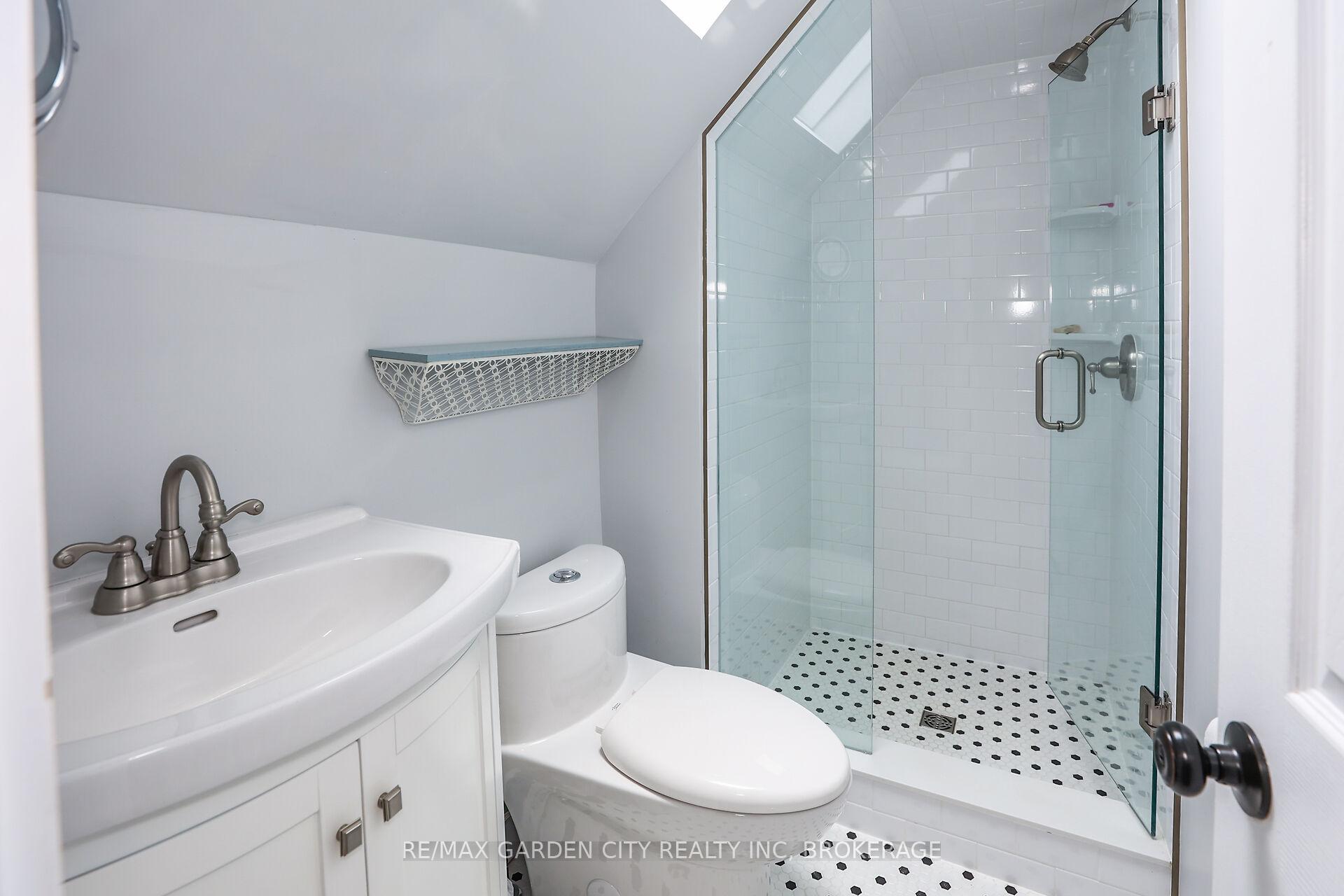 Photo 45 of 2460 Effingham Street, Pelham, North Pelham — HOMEH