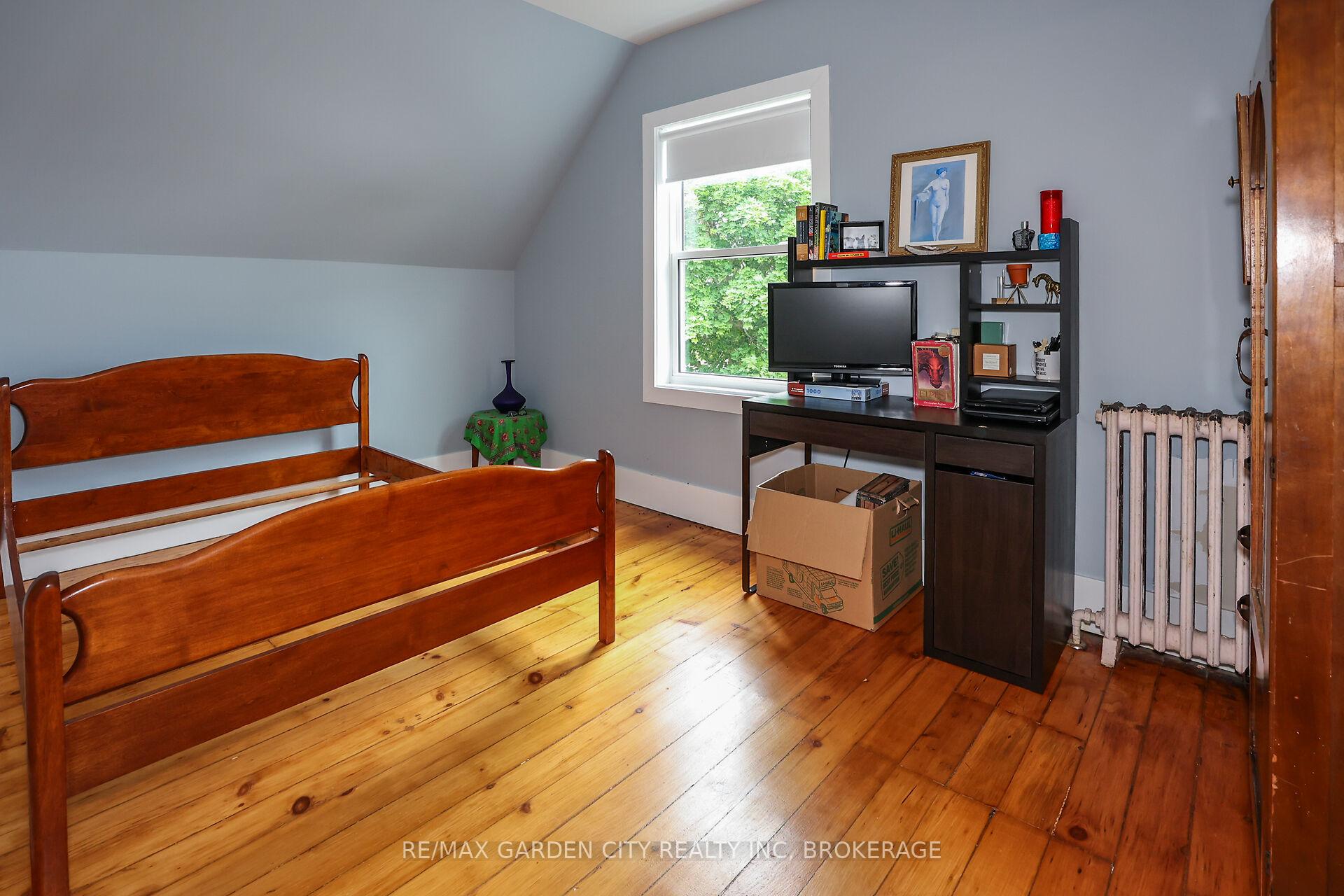 Photo 44 of 2460 Effingham Street, Pelham, North Pelham — HOMEH