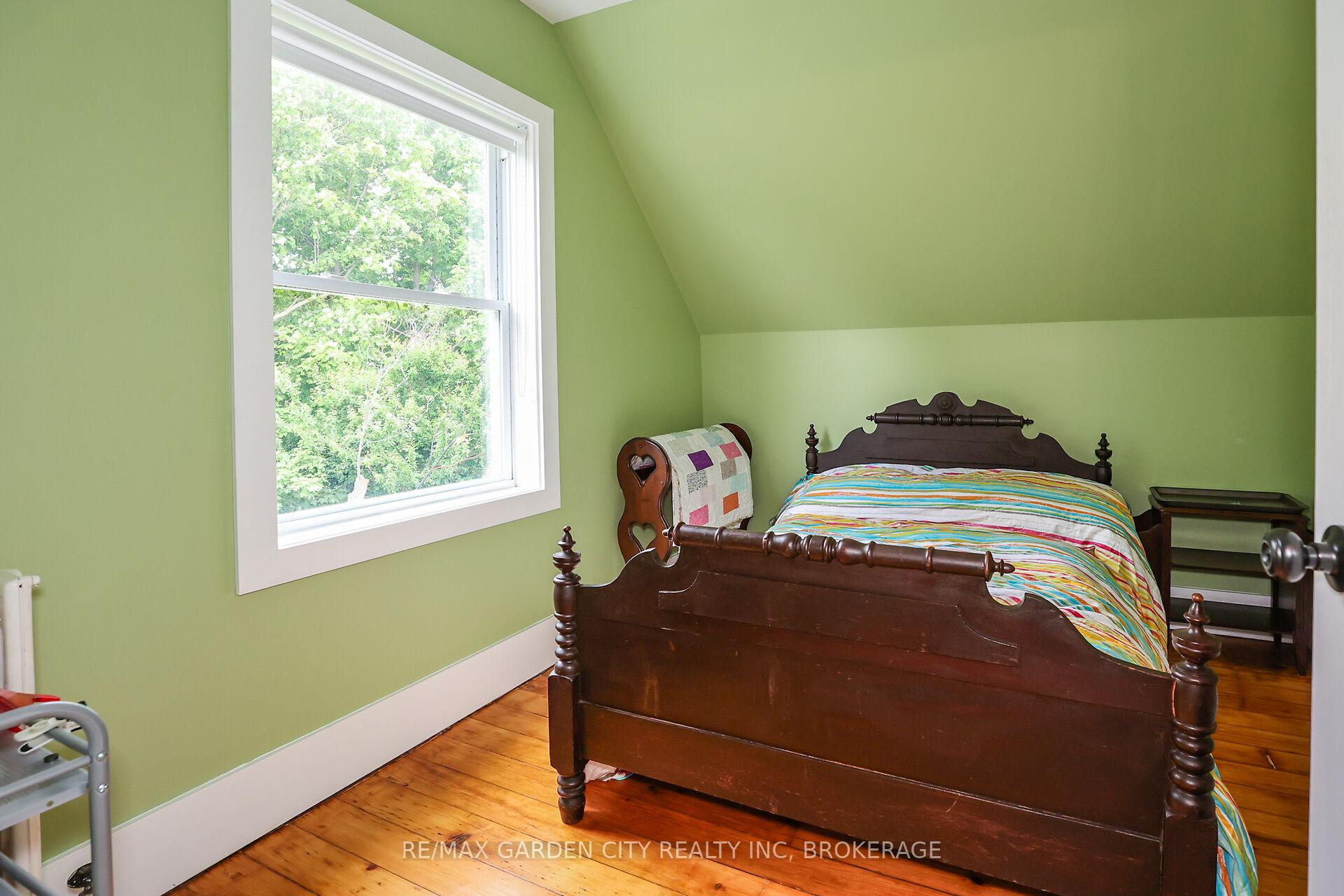 Photo 21 of 2460 Effingham Street, Pelham, North Pelham — HOMEH