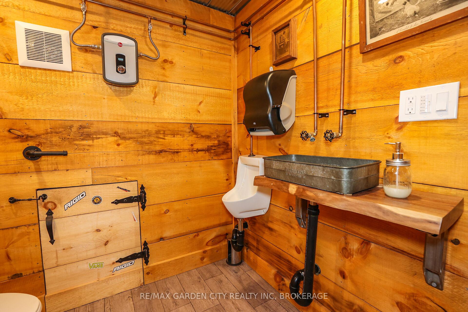 Photo 25 of 2460 Effingham Street, Pelham, North Pelham — HOMEH