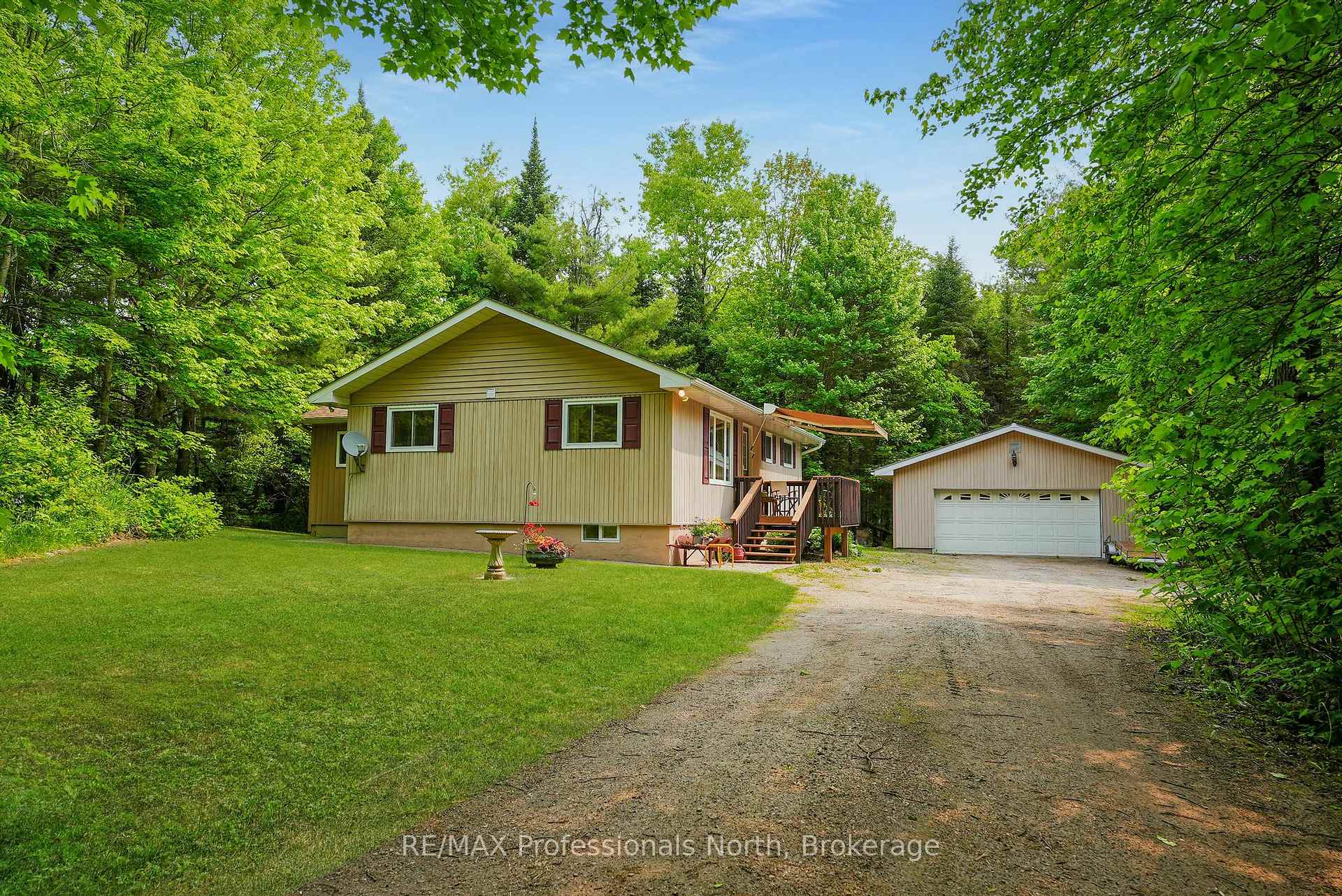 Photo 1 of 3072 Gelert Road, Minden Hills, Snowdon — HOMEH