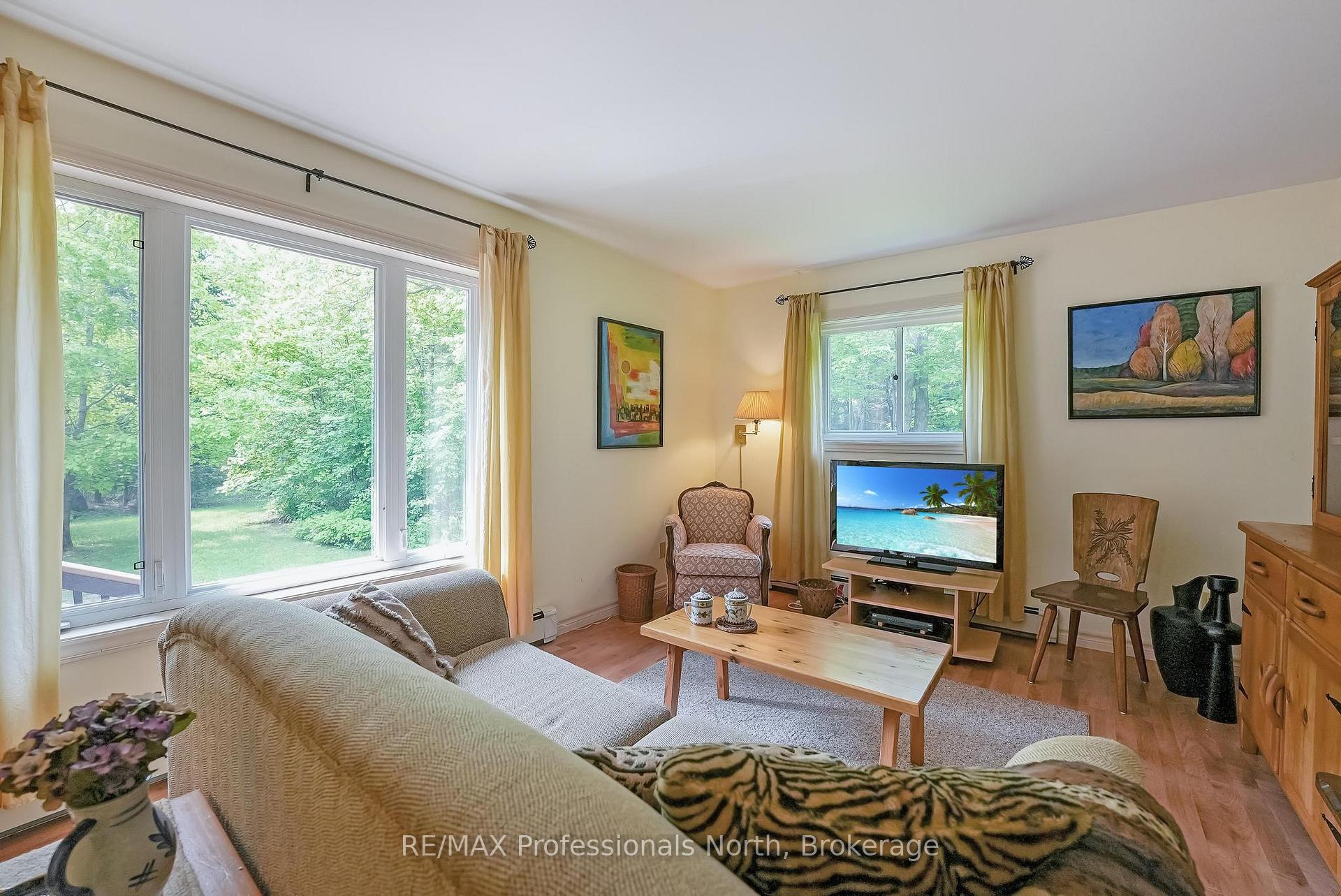 Photo 10 of 3072 Gelert Road, Minden Hills, Snowdon — HOMEH