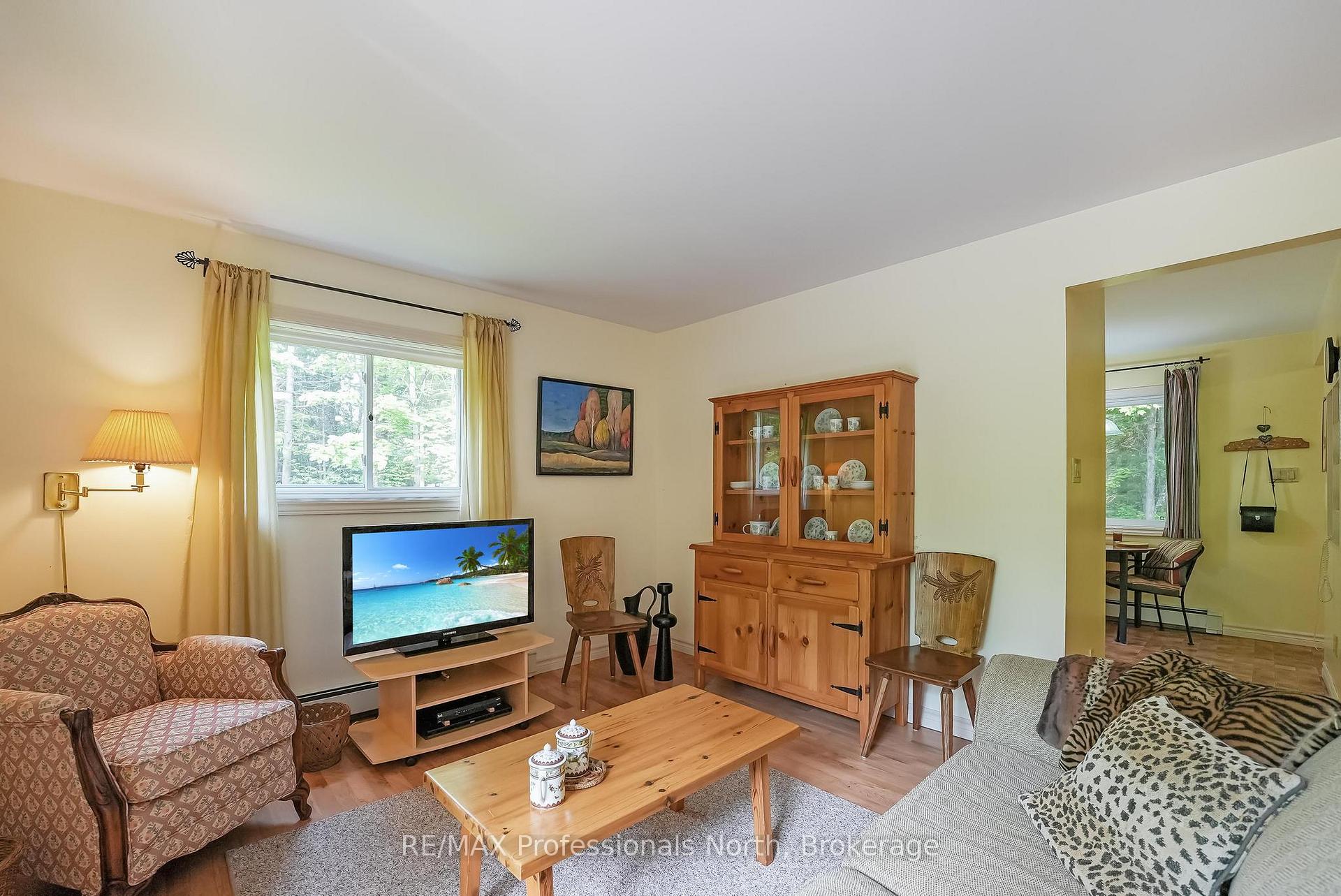 Photo 20 of 3072 Gelert Road, Minden Hills, Snowdon — HOMEH