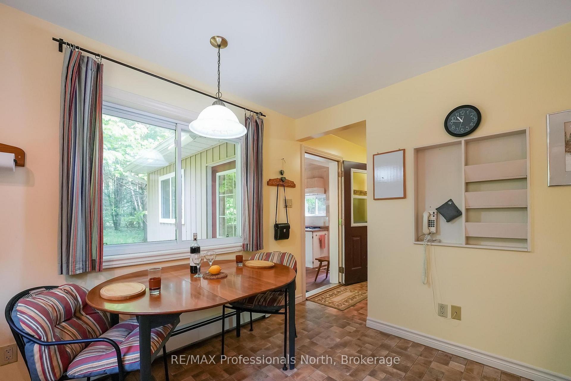 Photo 4 of 3072 Gelert Road, Minden Hills, Snowdon — HOMEH