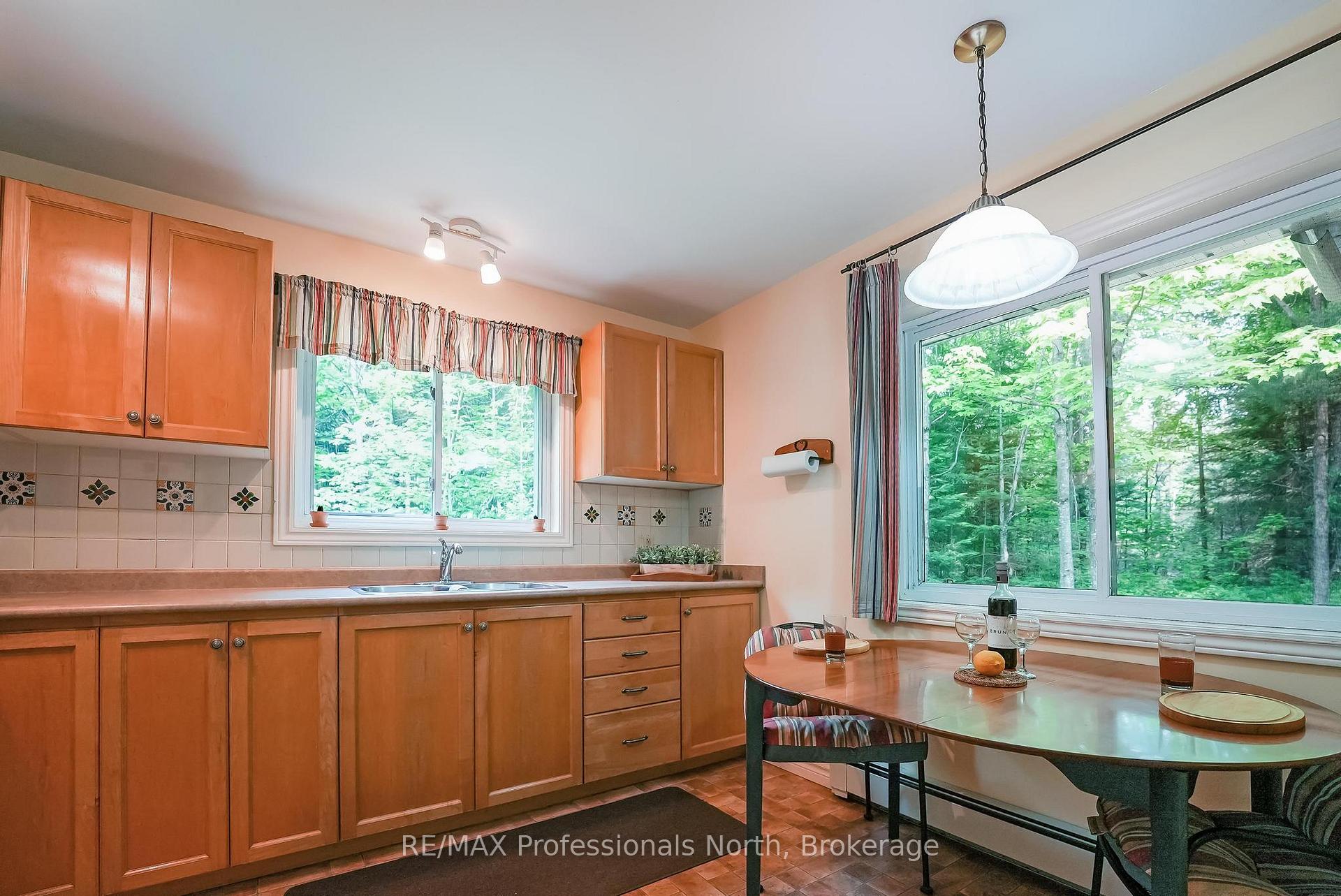 Photo 8 of 3072 Gelert Road, Minden Hills, Snowdon — HOMEH