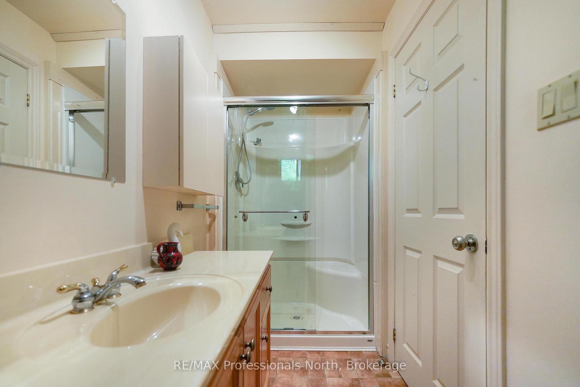 Photo 6 of 3072 Gelert Road, Minden Hills, Snowdon — HOMEH