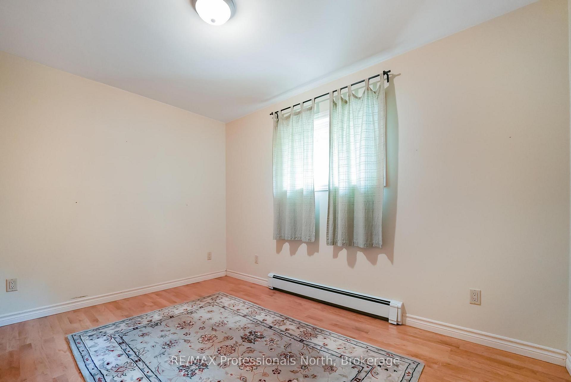 Photo 2 of 3072 Gelert Road, Minden Hills, Snowdon — HOMEH