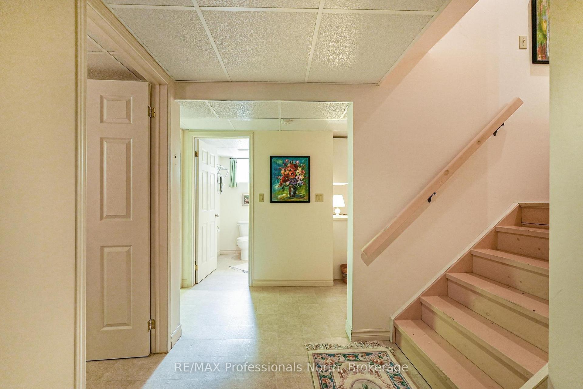 Photo 13 of 3072 Gelert Road, Minden Hills, Snowdon — HOMEH
