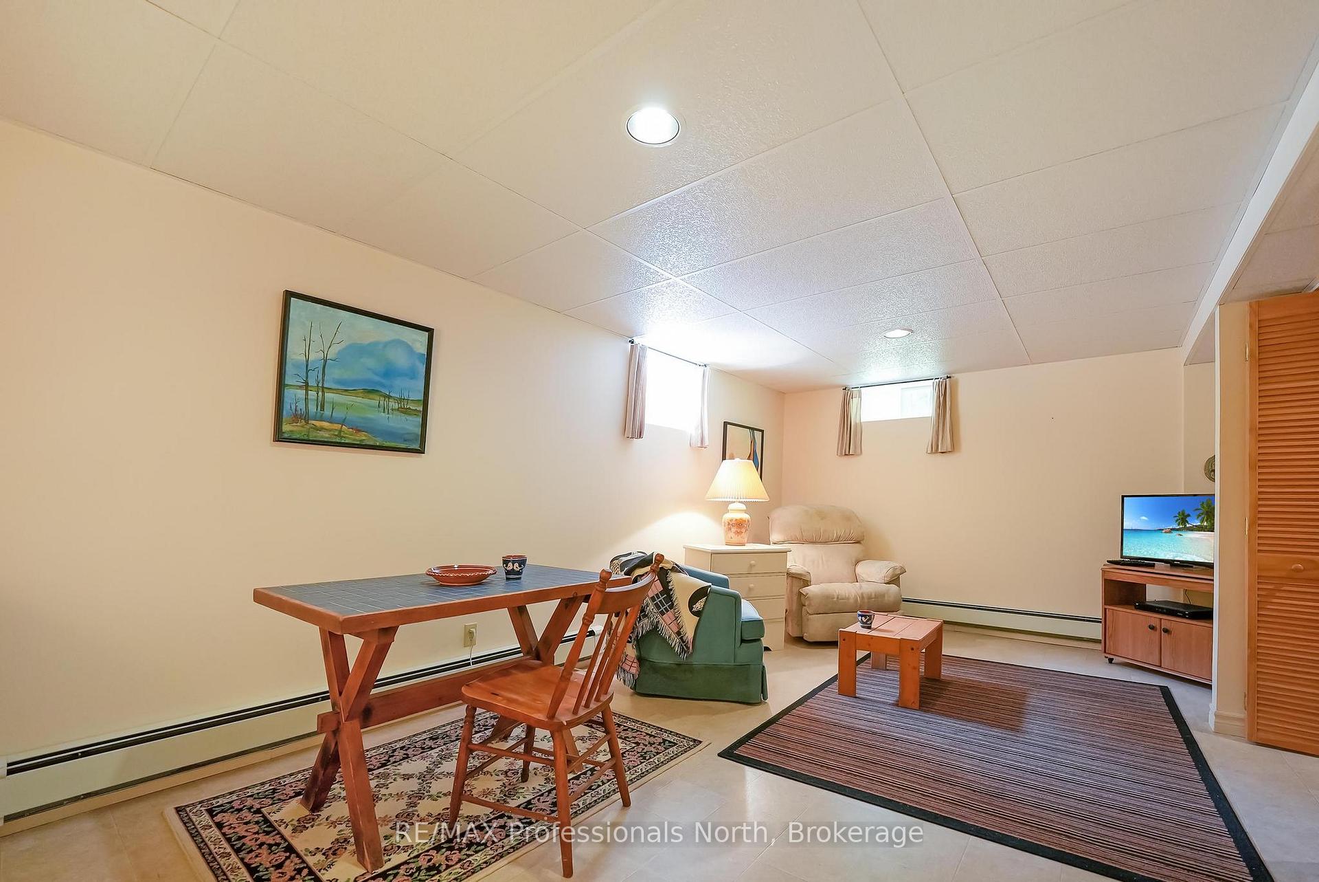 Photo 23 of 3072 Gelert Road, Minden Hills, Snowdon — HOMEH