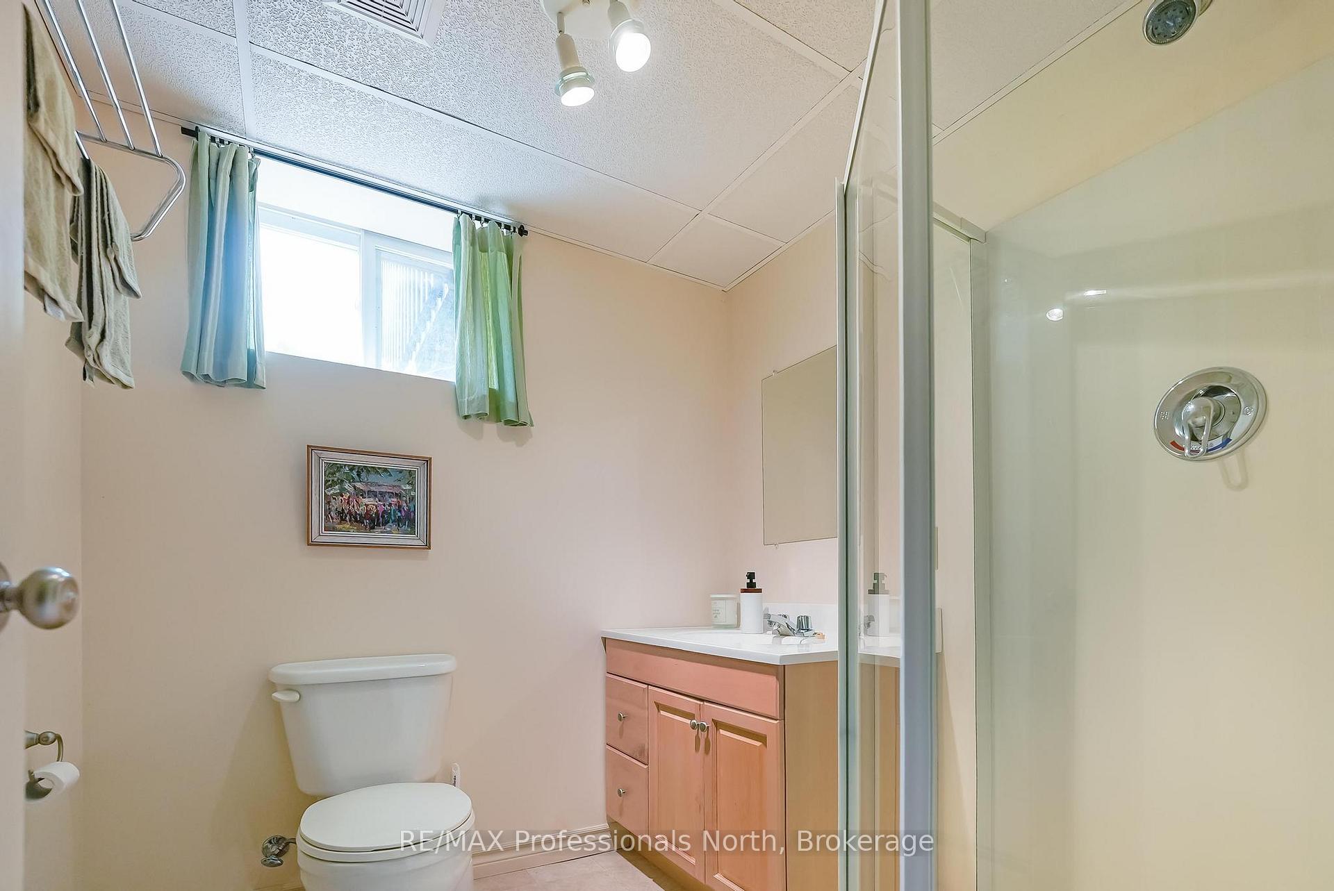Photo 25 of 3072 Gelert Road, Minden Hills, Snowdon — HOMEH