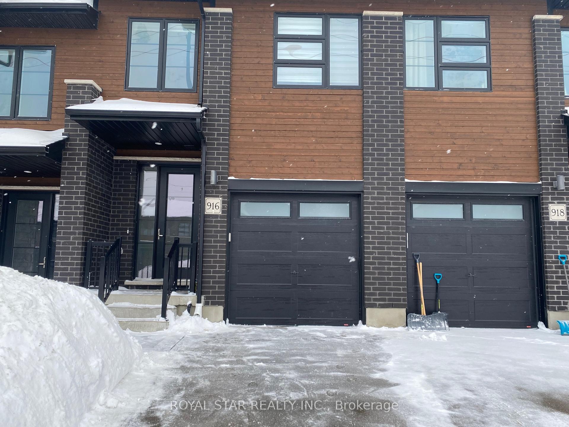 Photo 3 of 916 Robert Ferrie Drive, Kitchener, Doon South — HOMEH