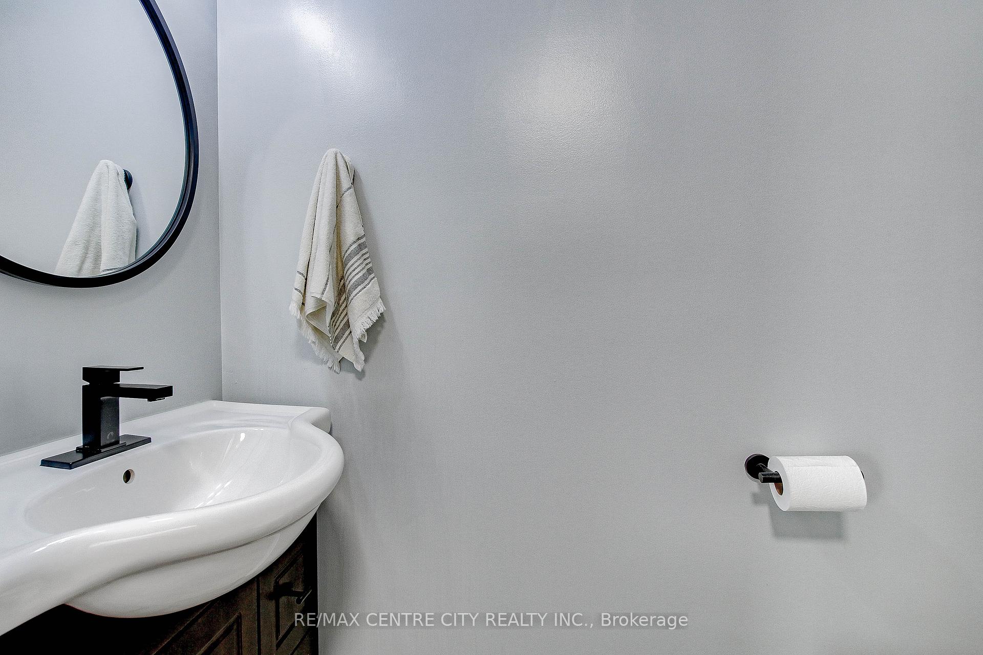 Photo 9 of 18 Circlewood Drive, St. Thomas — HOMEH