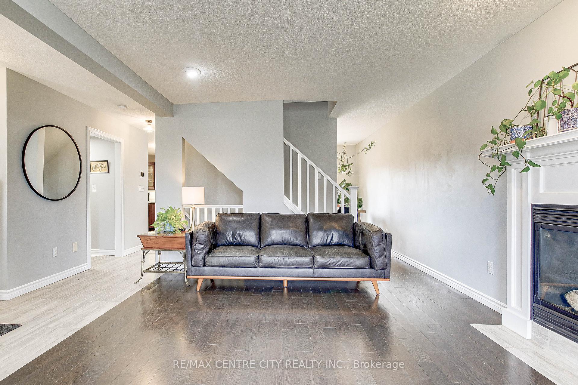 Photo 6 of 18 Circlewood Drive, St. Thomas — HOMEH