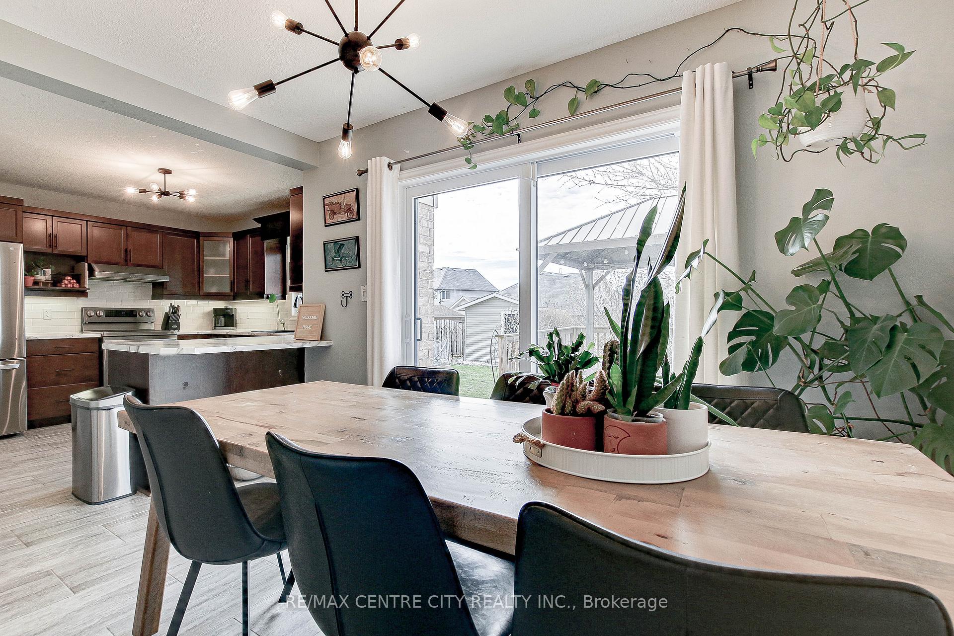 Photo 10 of 18 Circlewood Drive, St. Thomas — HOMEH
