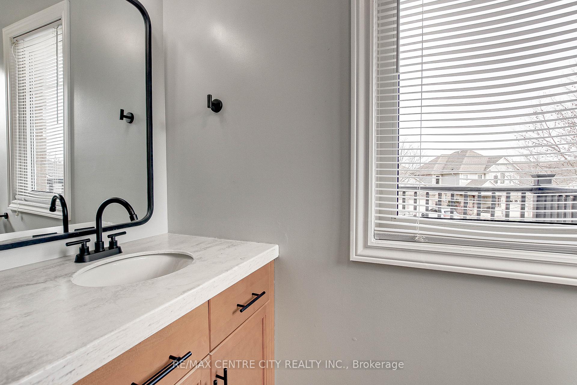 Photo 11 of 18 Circlewood Drive, St. Thomas — HOMEH