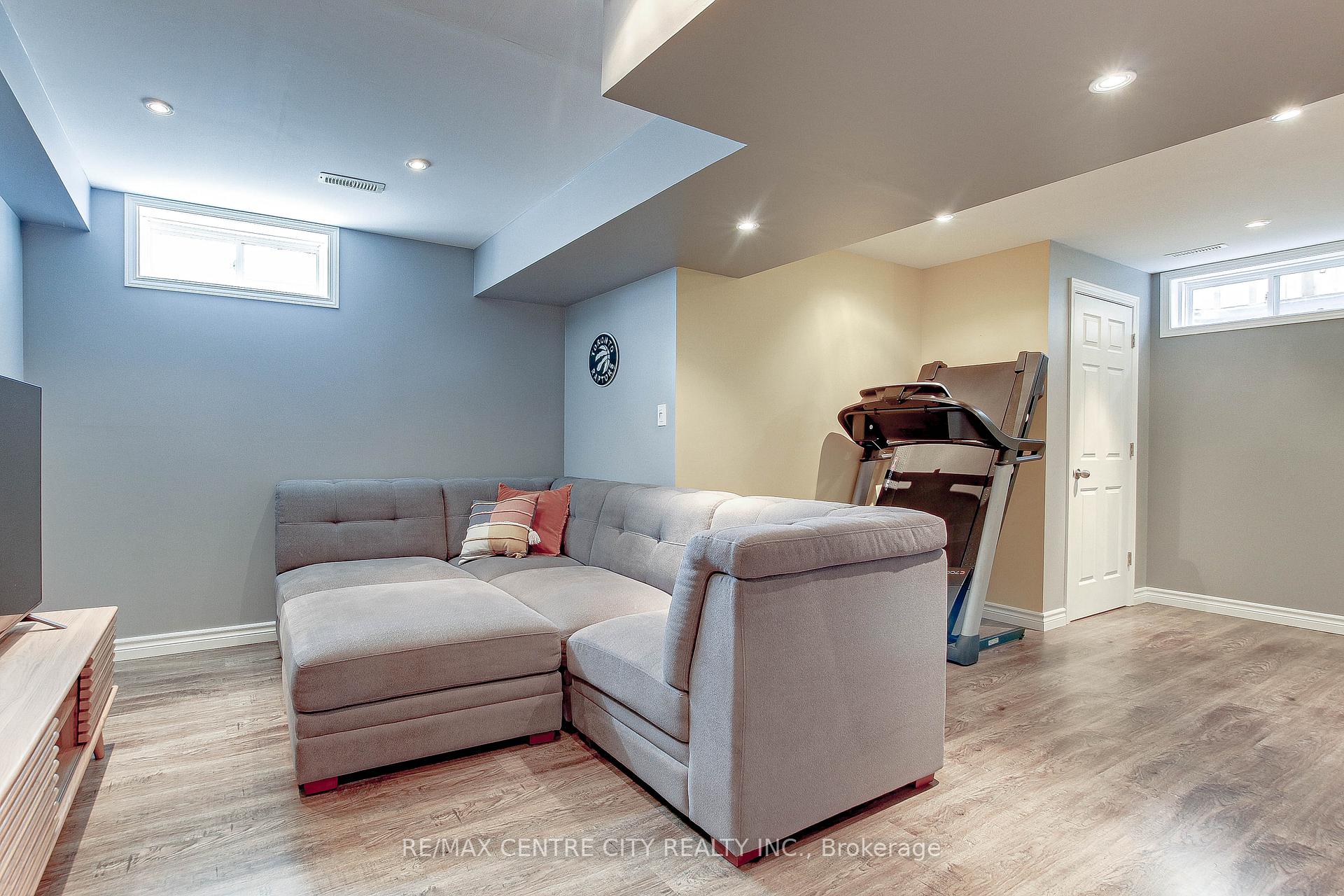 Photo 25 of 18 Circlewood Drive, St. Thomas — HOMEH