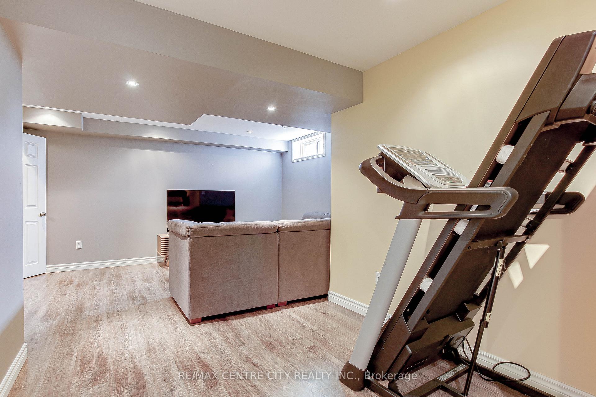 Photo 24 of 18 Circlewood Drive, St. Thomas — HOMEH