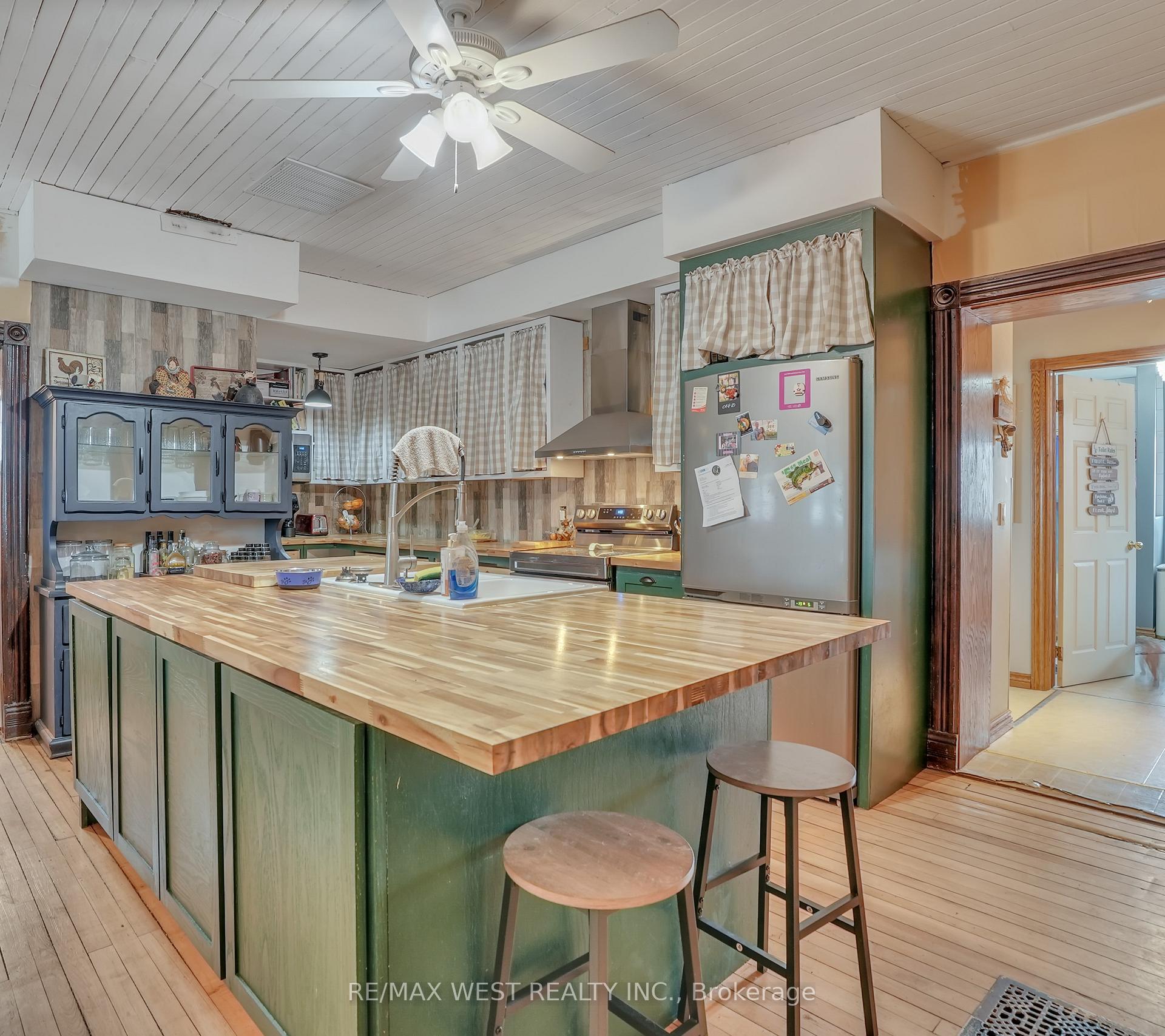 Photo 1 of 1940 Crossland Road, Springwater, Phelpston — HOMEH