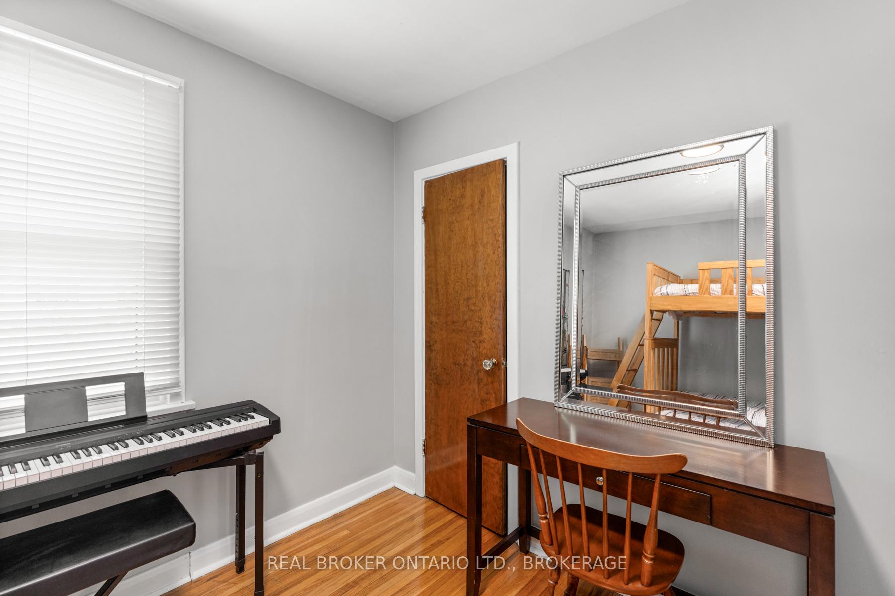 Photo 3 of 765 Alfred Crescent, Kingston, East of Sir John A. Blvd — HOMEH