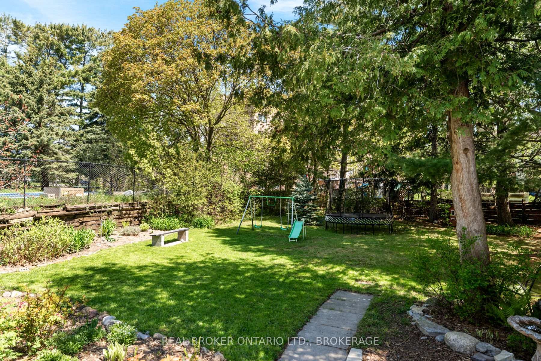 Photo 18 of 765 Alfred Crescent, Kingston, East of Sir John A. Blvd — HOMEH