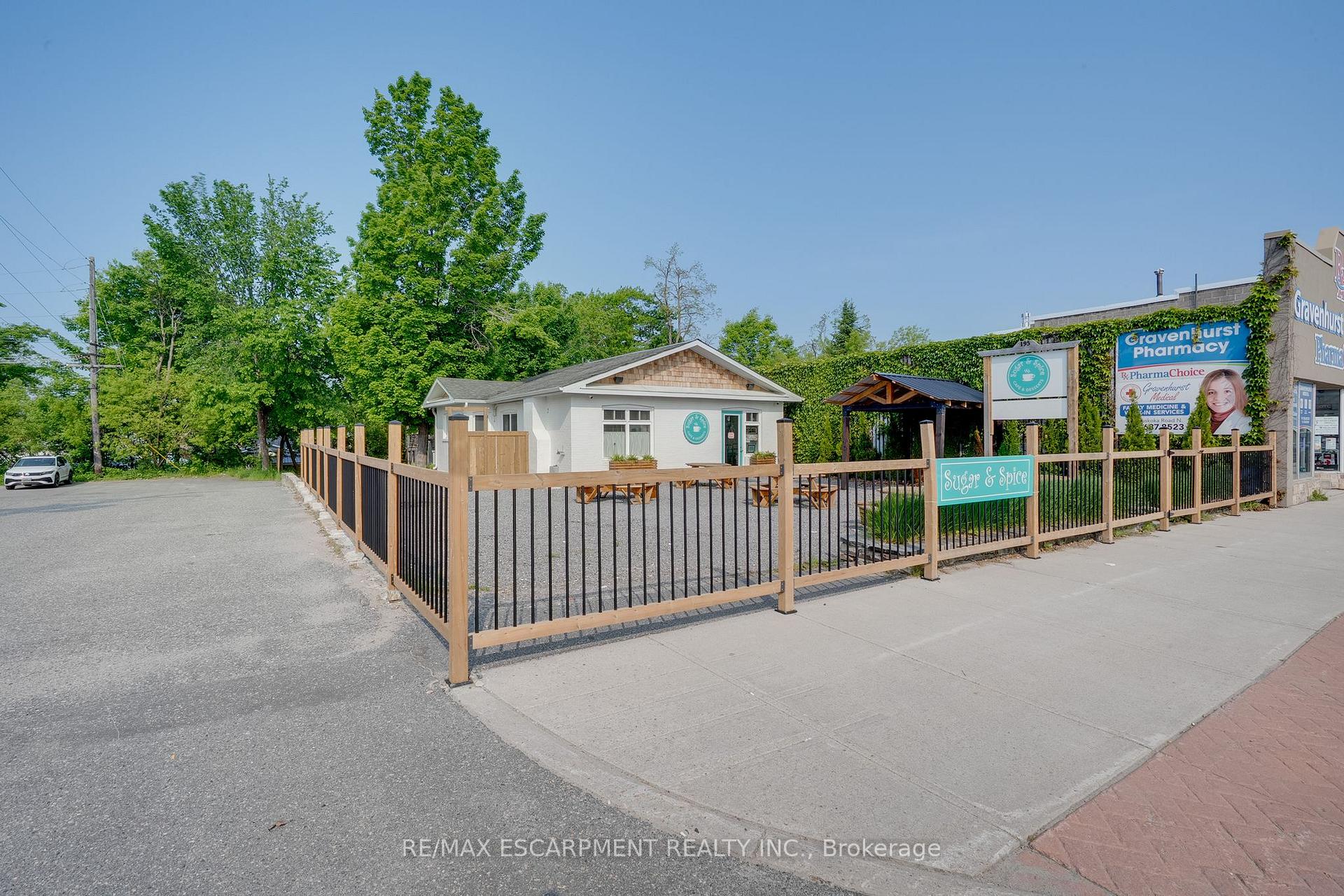 Photo 2 of 195 Muskoka Road N, Gravenhurst, Muskoka (S) — HOMEH