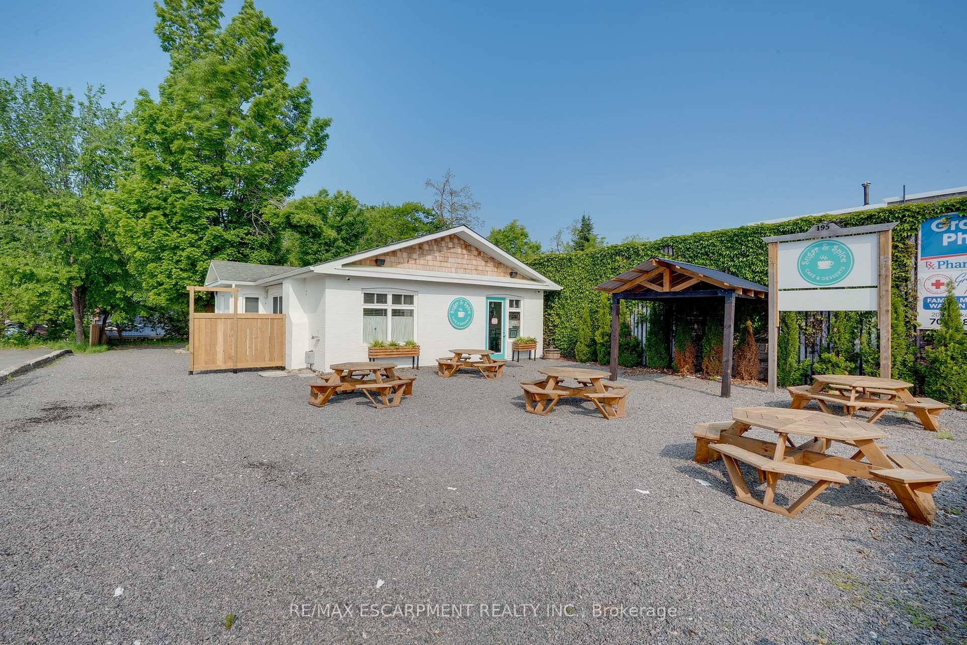 Photo 6 of 195 Muskoka Road N, Gravenhurst, Muskoka (S) — HOMEH