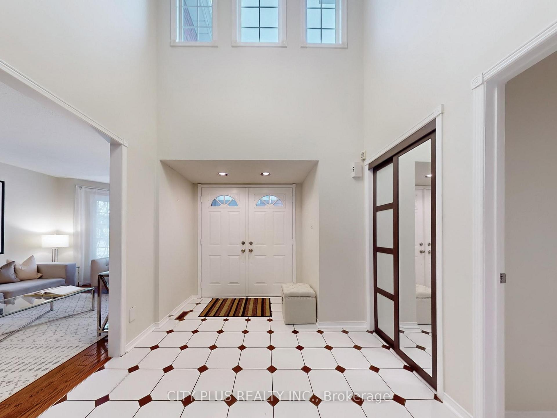 Photo 2 of 3 Millbrook Gate, Markham, Buttonville — HOMEH
