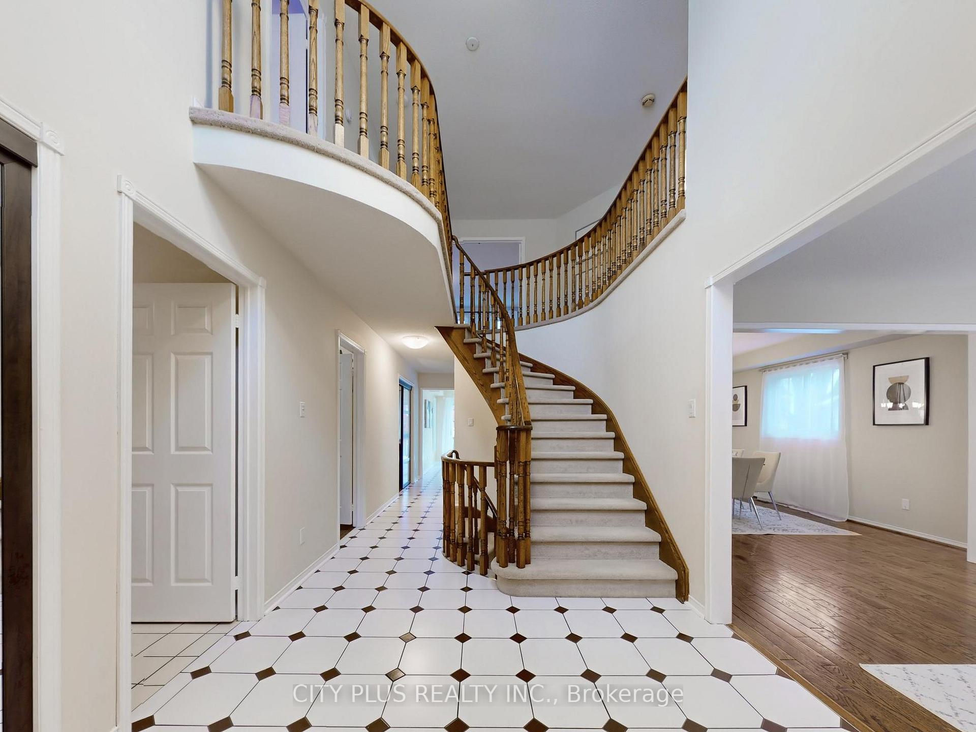 Photo 3 of 3 Millbrook Gate, Markham, Buttonville — HOMEH