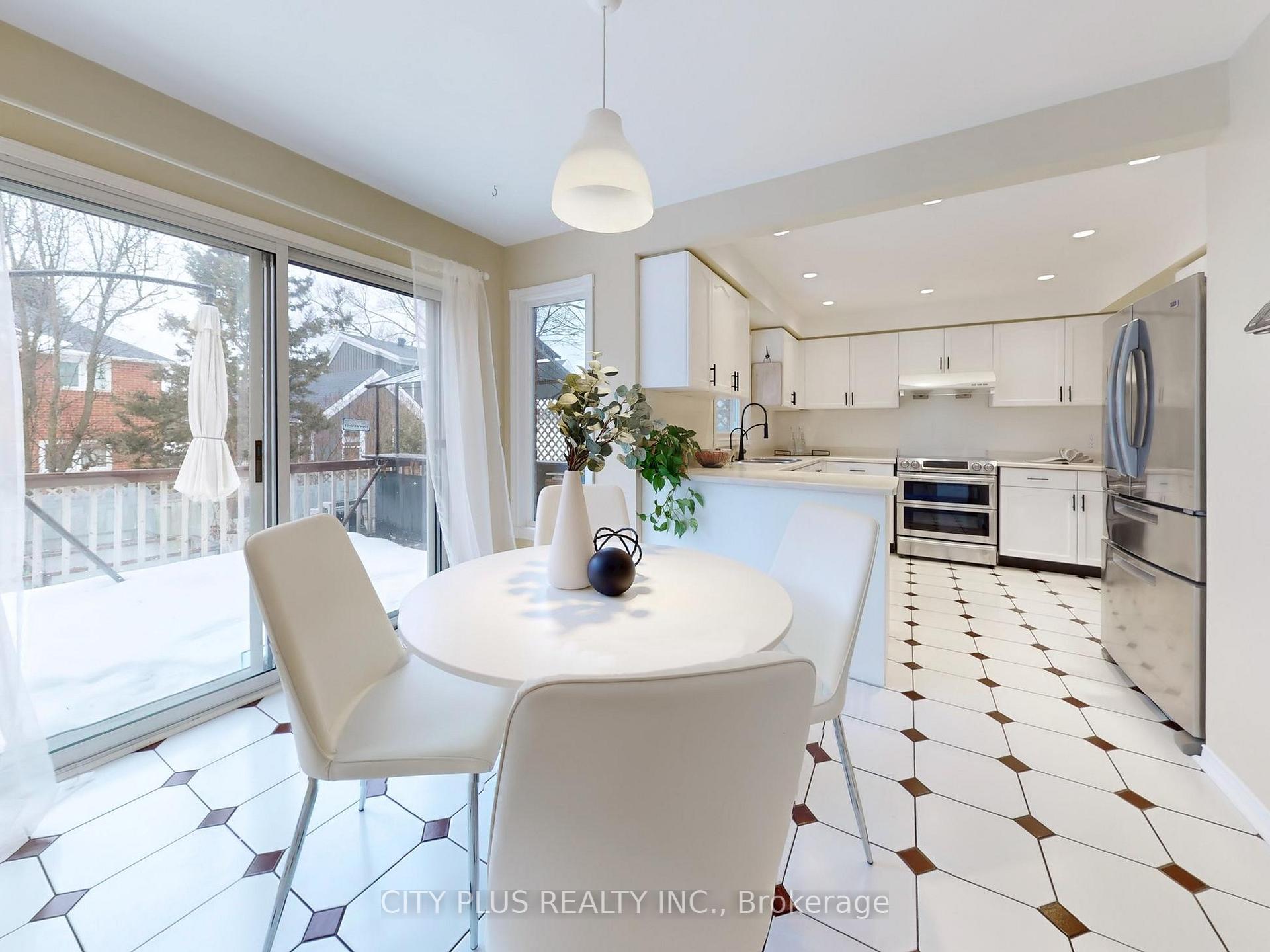 Photo 5 of 3 Millbrook Gate, Markham, Buttonville — HOMEH