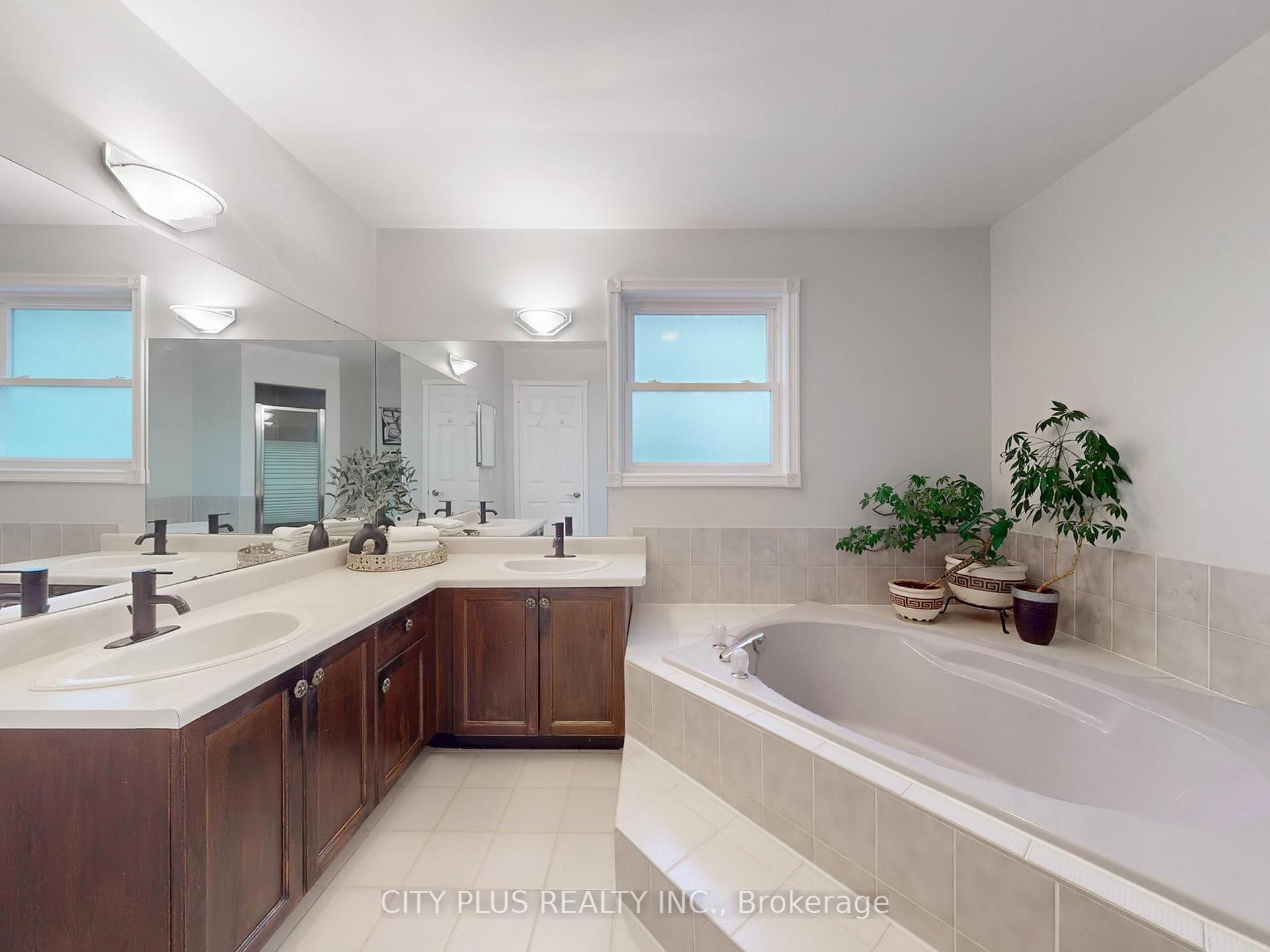 Photo 40 of 3 Millbrook Gate, Markham, Buttonville — HOMEH