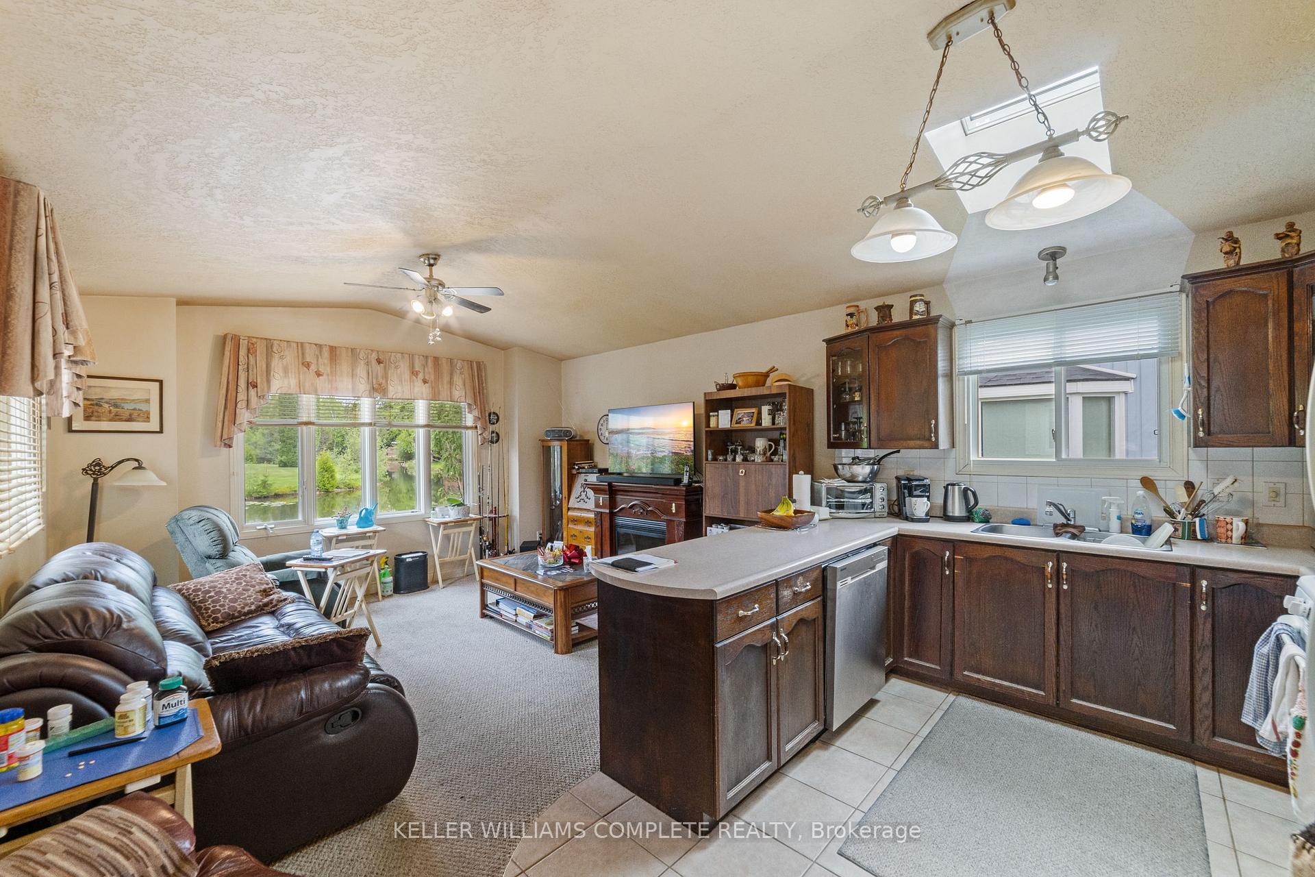 Photo 8 of 16 Pine Road, Puslinch, Rural Puslinch East — HOMEH