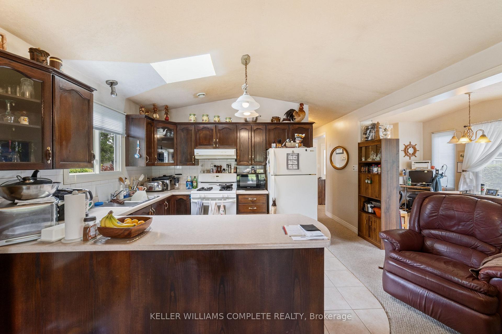 Photo 10 of 16 Pine Road, Puslinch, Rural Puslinch East — HOMEH